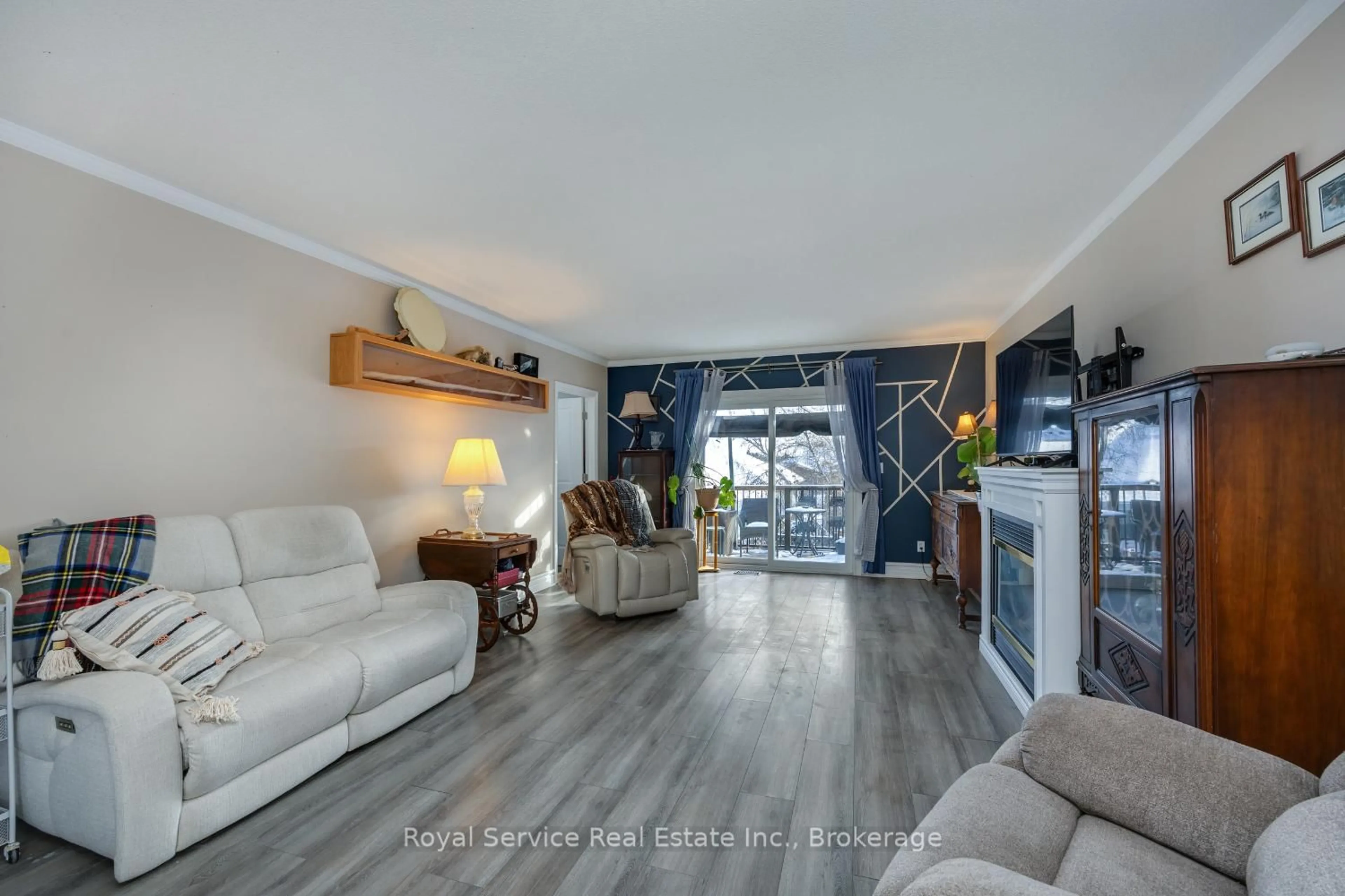 Living room with furniture, wood/laminate floor for 23 Huffman Ave, Port Hope Ontario L1A 4K1