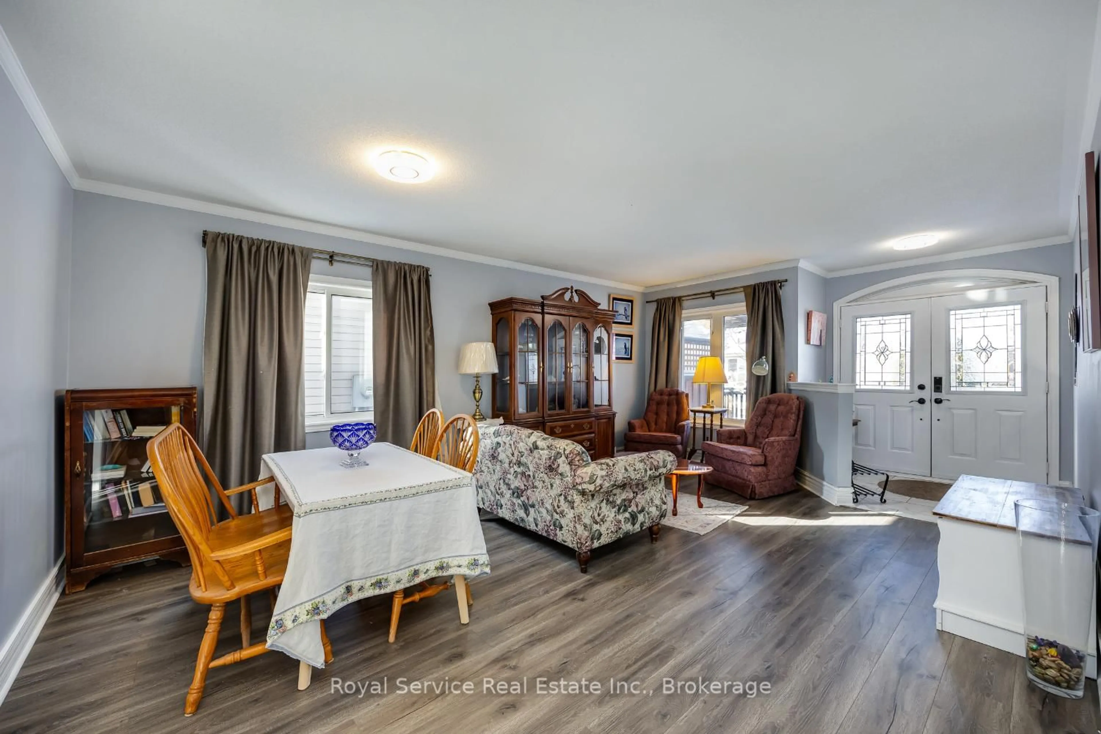 Living room with furniture, wood/laminate floor for 23 Huffman Ave, Port Hope Ontario L1A 4K1