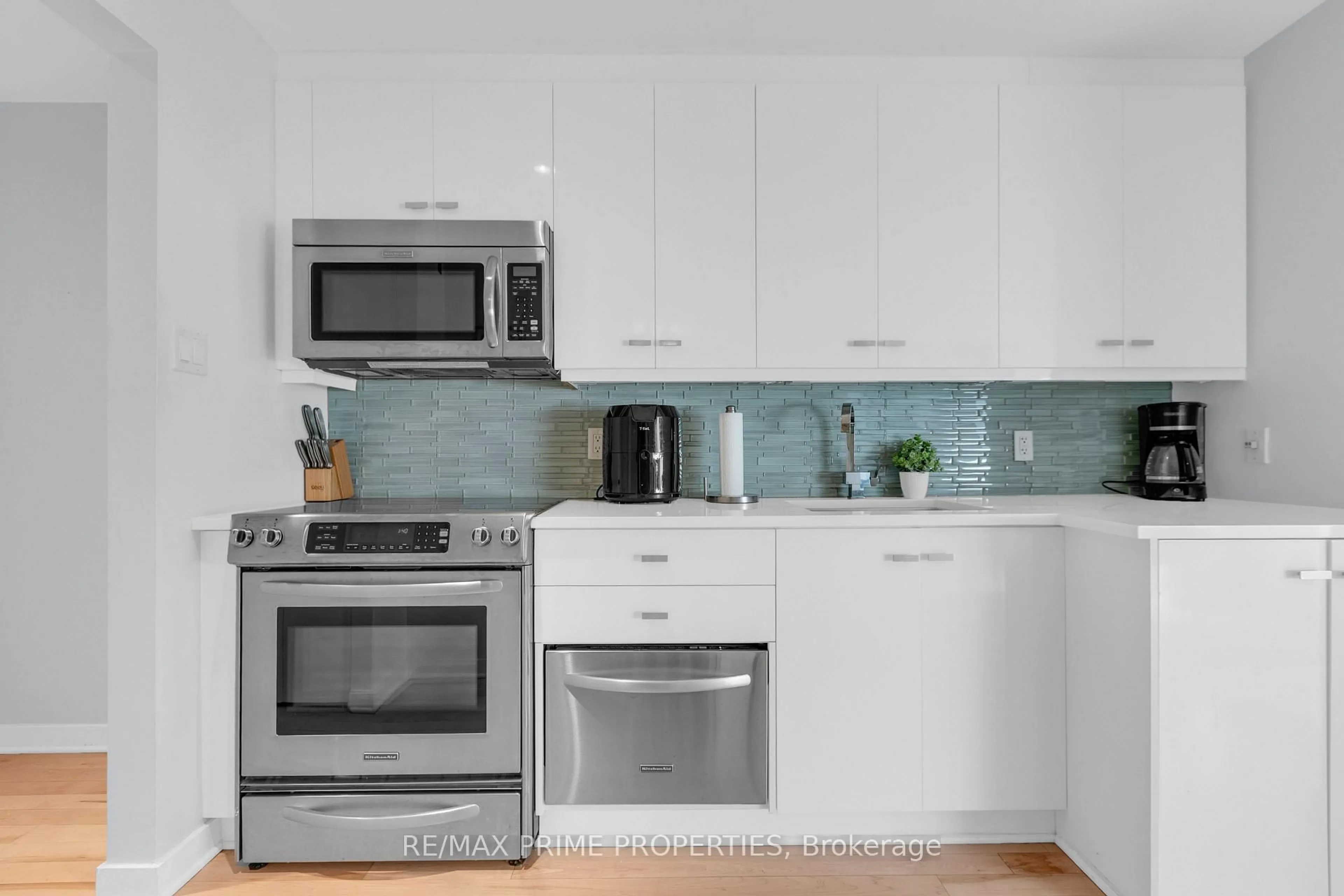 Standard kitchen, ceramic/tile floor for 202 ST PATRICK St #10, Ottawa Ontario K1N 5K3