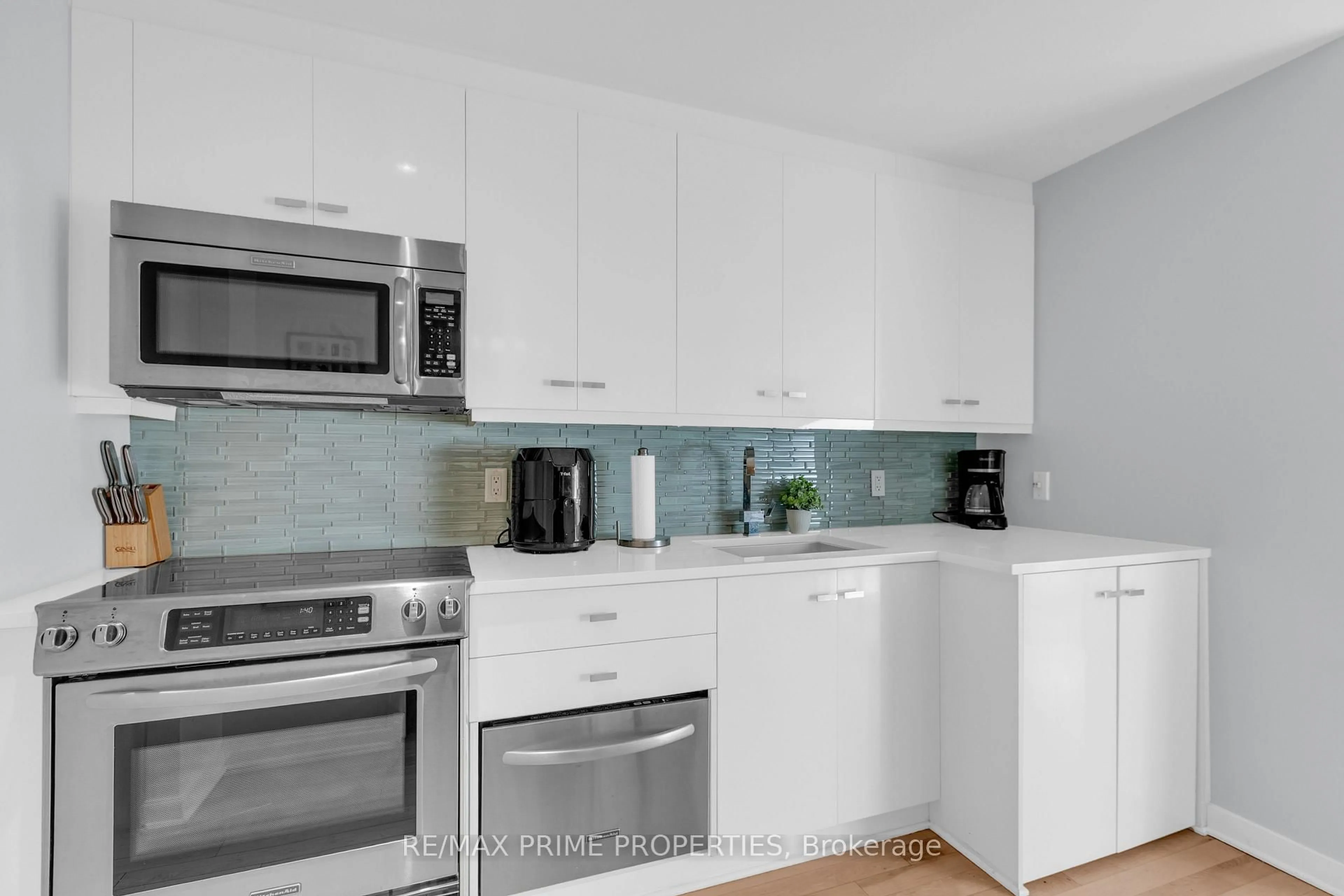 Standard kitchen, unknown for 202 ST PATRICK St #10, Ottawa Ontario K1N 5K3