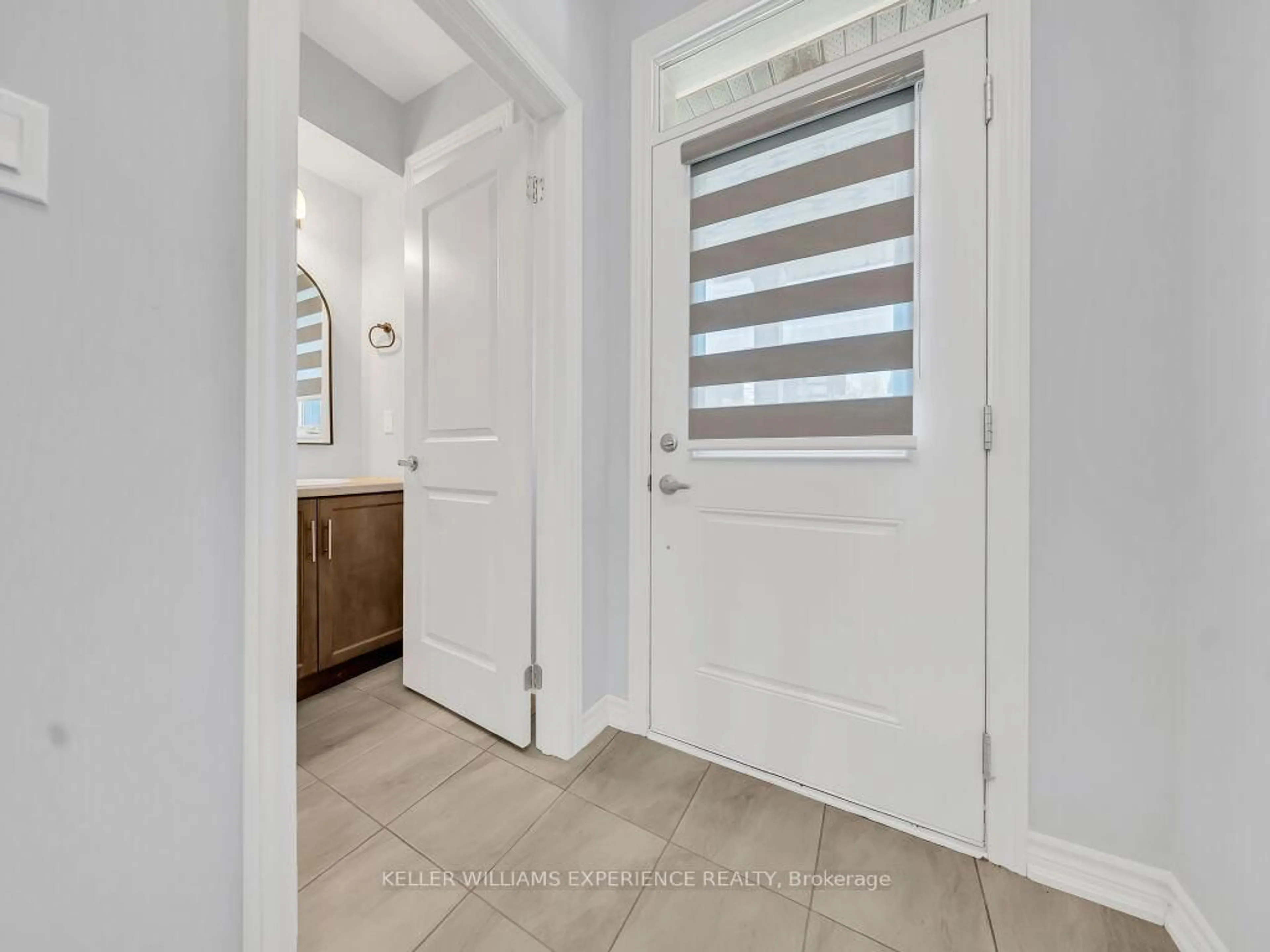 Indoor entryway for 136 Rosie St, Blue Mountains Ontario N0H 1J0