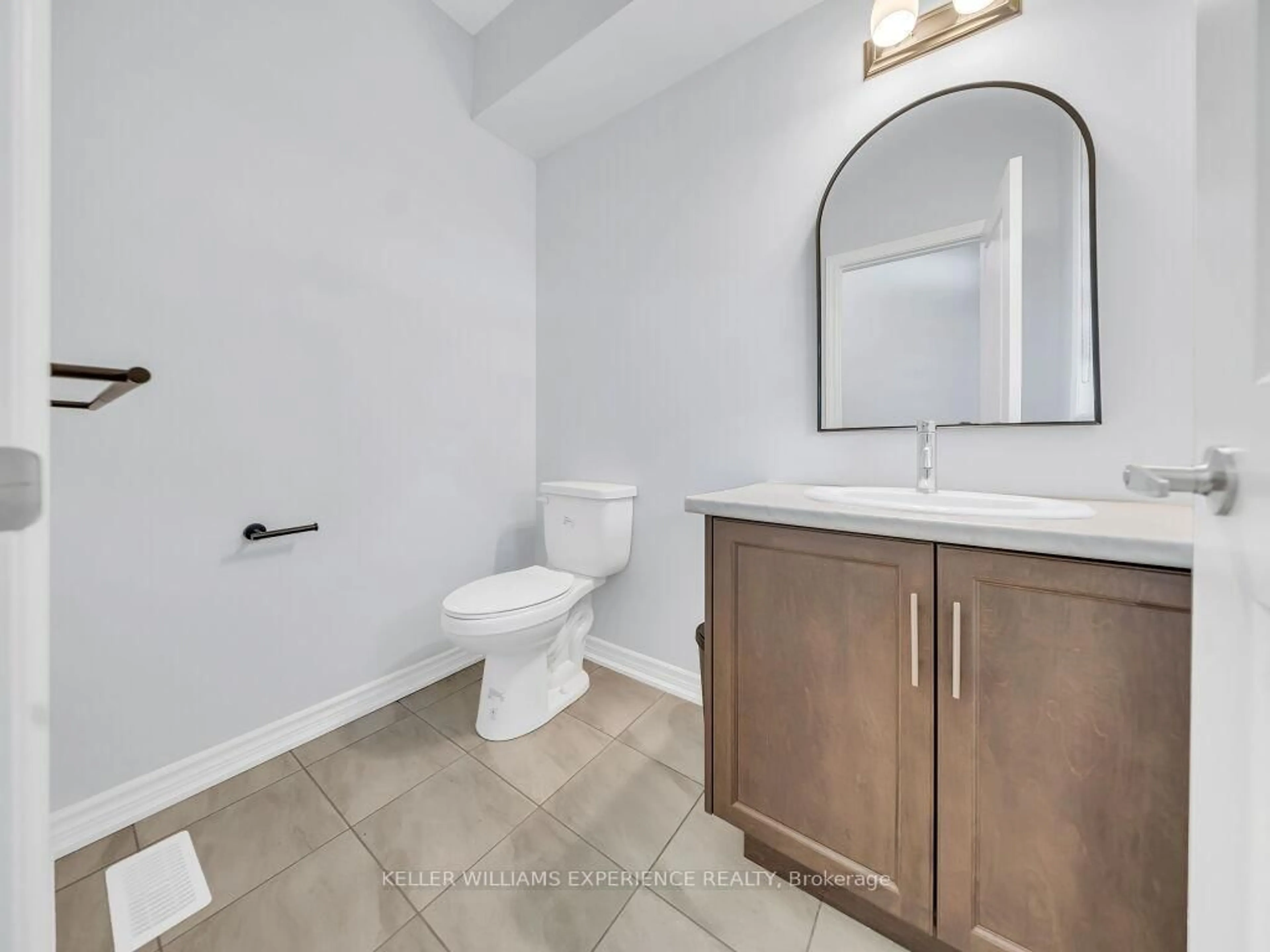 Standard bathroom, ceramic/tile floor for 136 Rosie St, Blue Mountains Ontario N0H 1J0