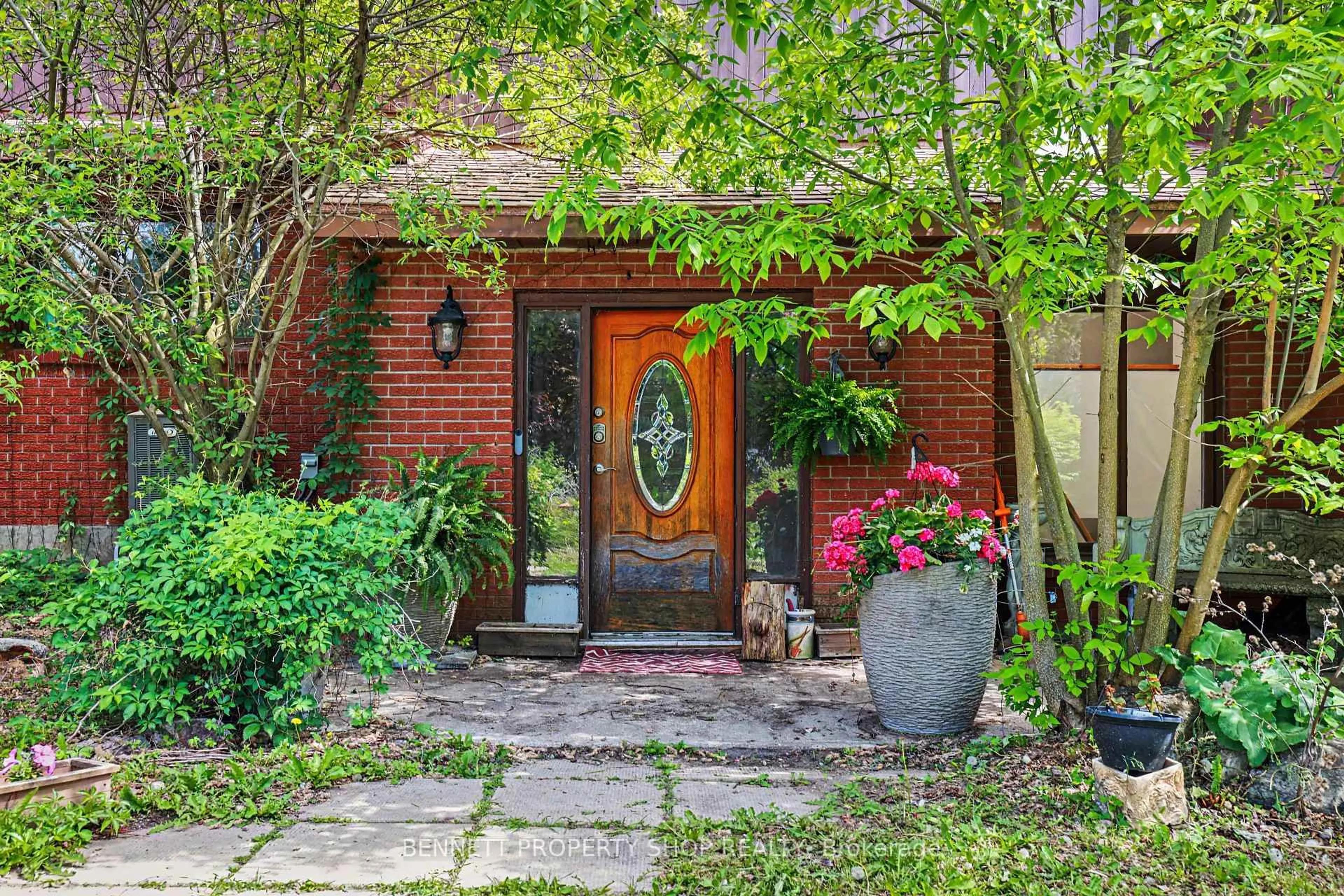 Indoor entryway for 110 Manion Rd, Carp Ontario K0A 1L0