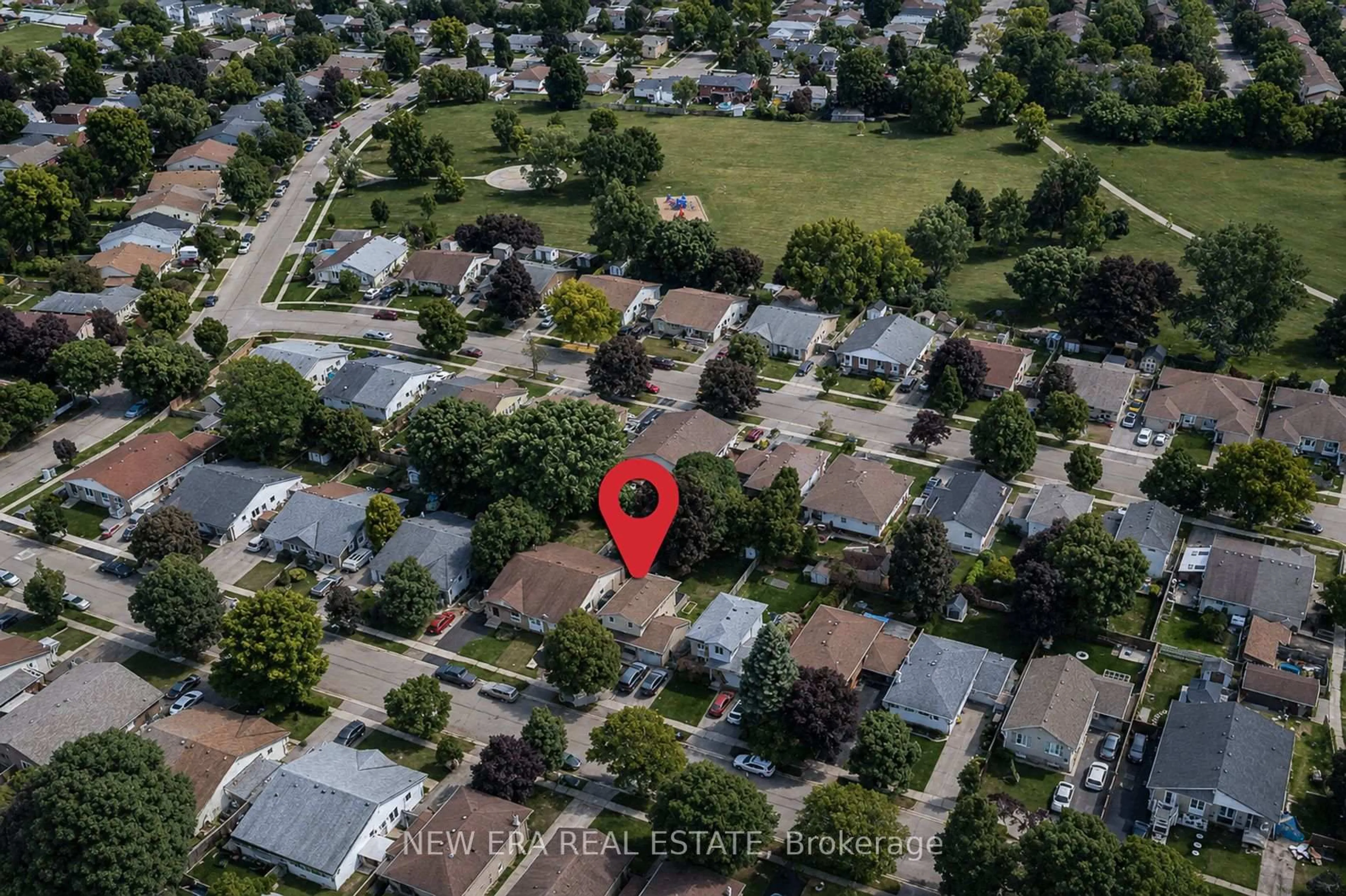A pic from outside/outdoor area/front of a property/back of a property/a pic from drone, street for 23 Sulky Rd, Brantford Ontario N3P 1K1