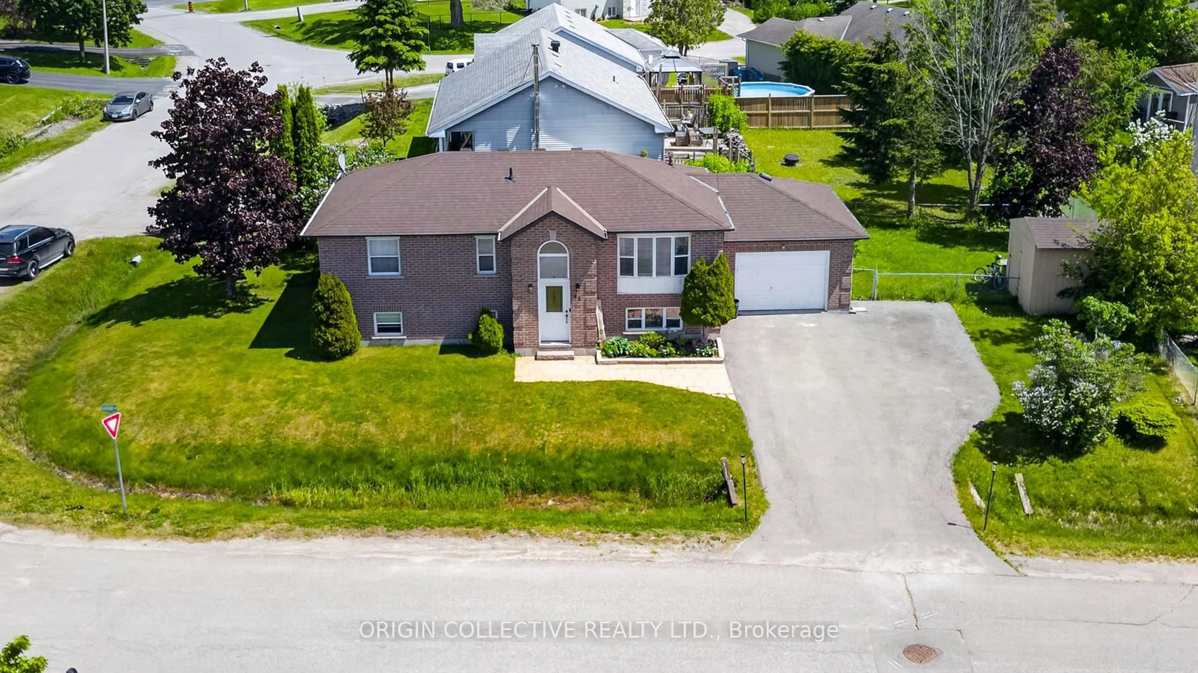 A pic from outside/outdoor area/front of a property/back of a property/a pic from drone, street for 42 Sarah Cres, Kawartha Lakes Ontario K0M 2W0