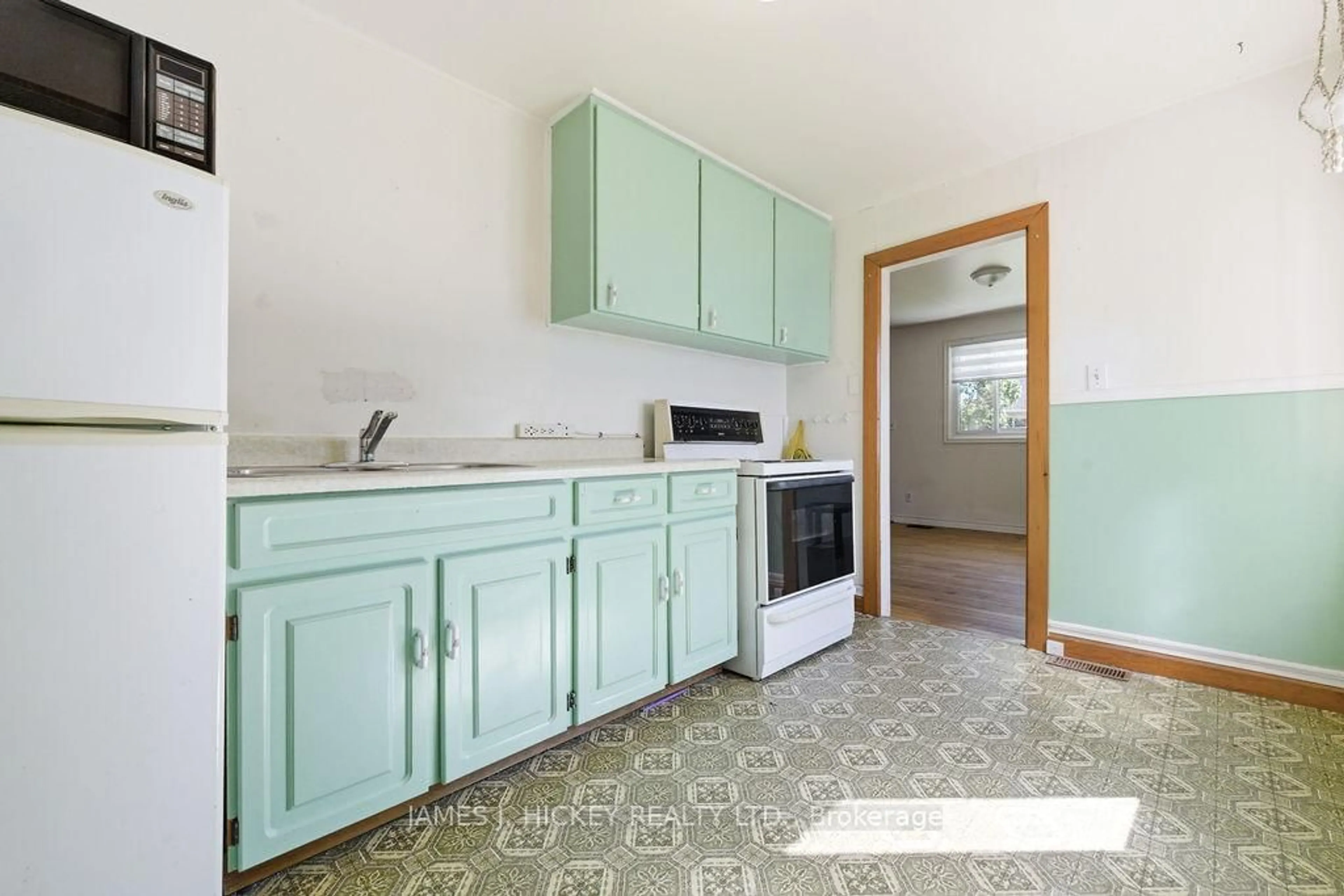 Standard kitchen, ceramic/tile floor for 6 Hillcrest Ave, Deep River Ontario K0J 1P0