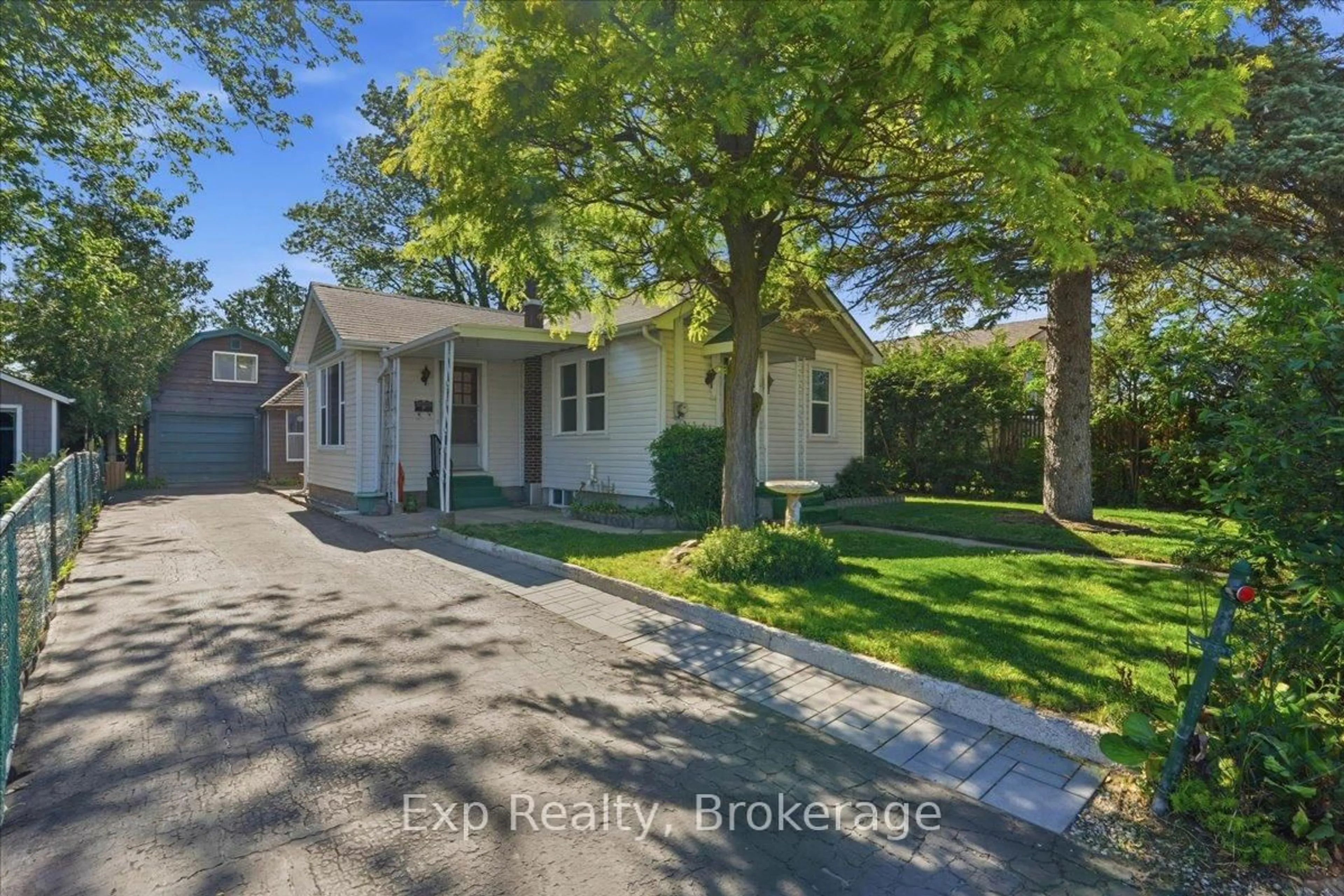 A pic from outside/outdoor area/front of a property/back of a property/a pic from drone, street for 34 Leonard Ave, Quinte West Ontario K8V 2R4