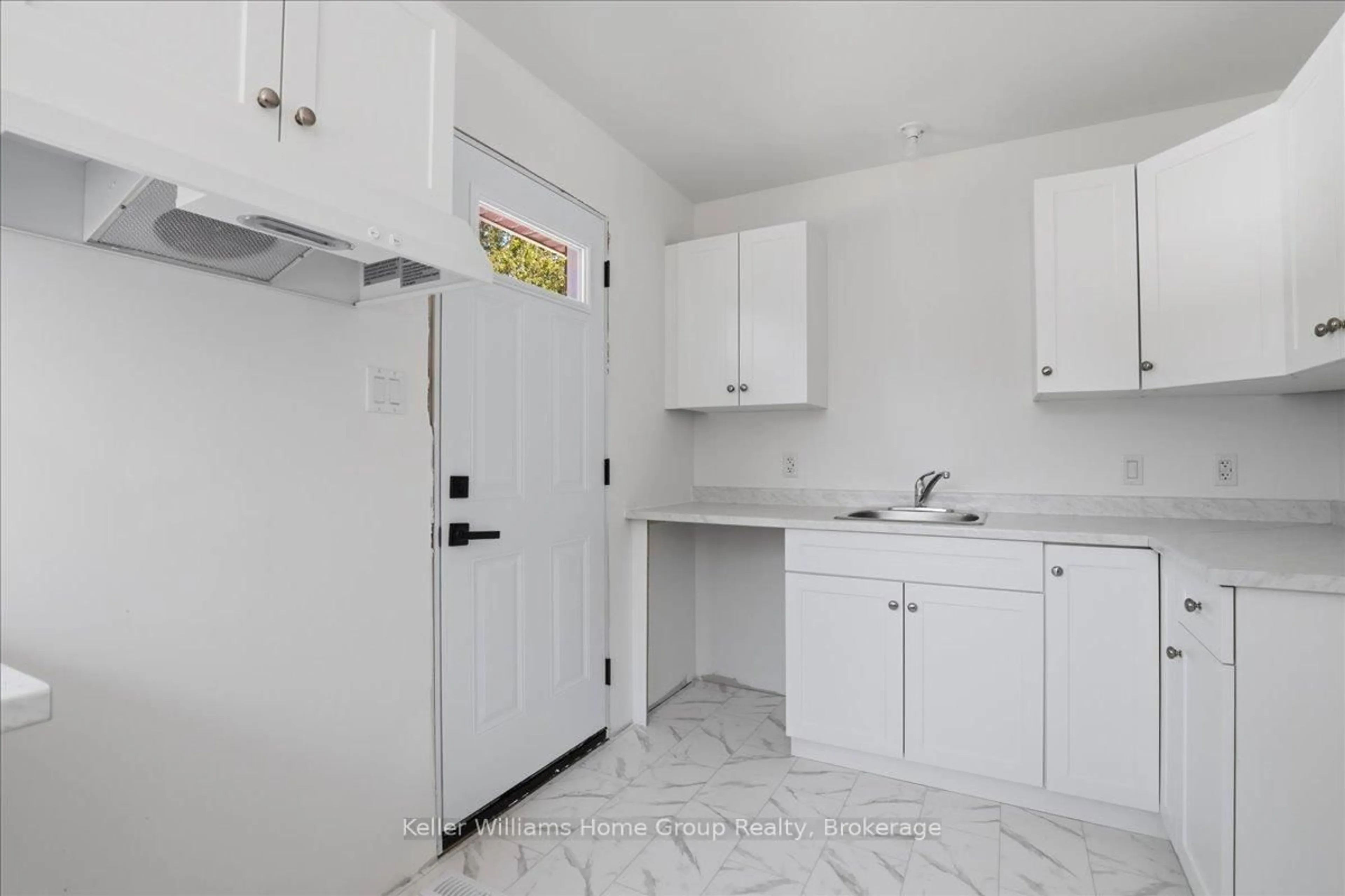 Standard kitchen, unknown for 1884 Avalon St, London East Ontario N5W 3G8