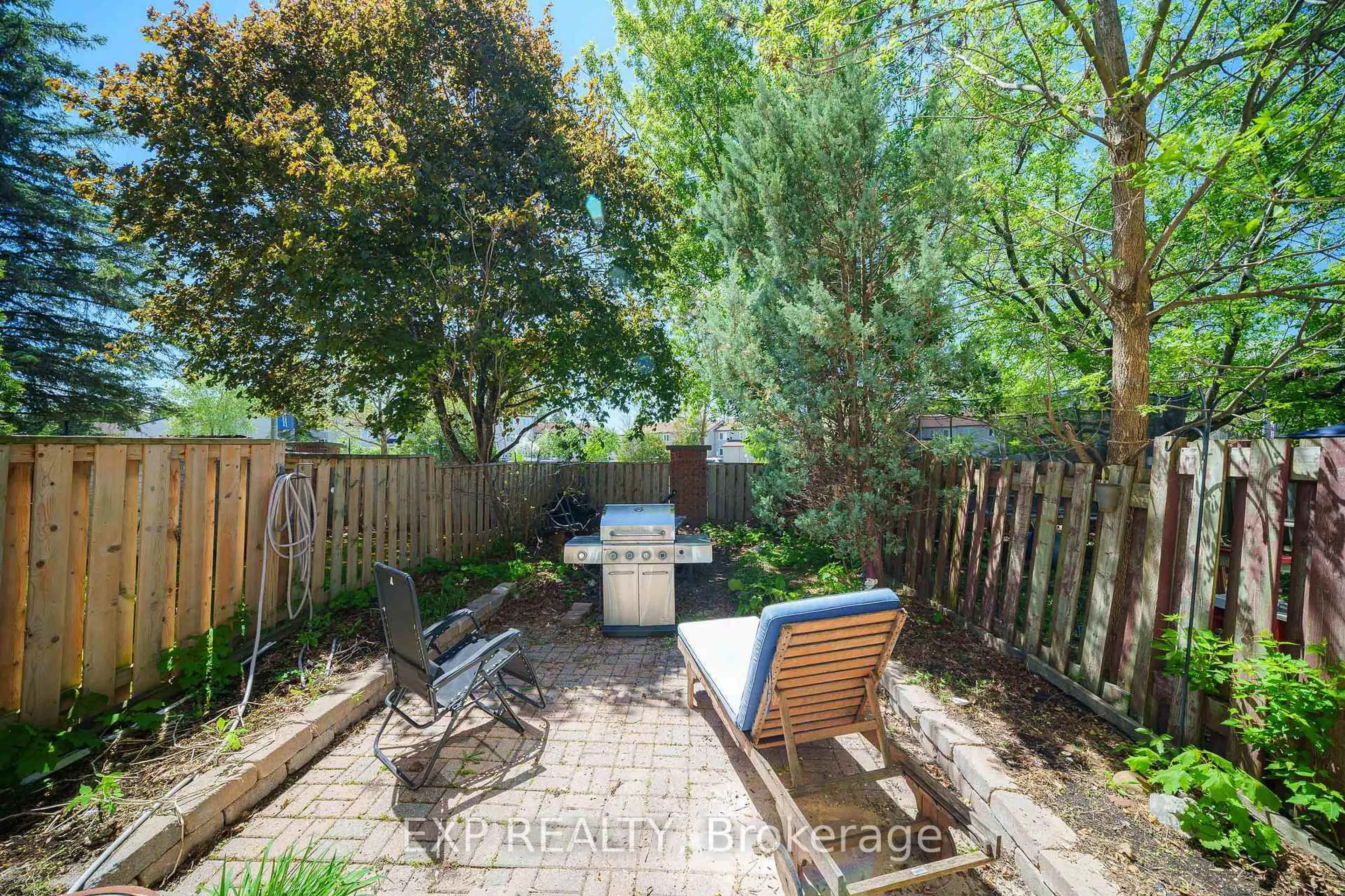 Patio, street for 6431 Timothy Crt, Orleans Ontario K1C 3E5