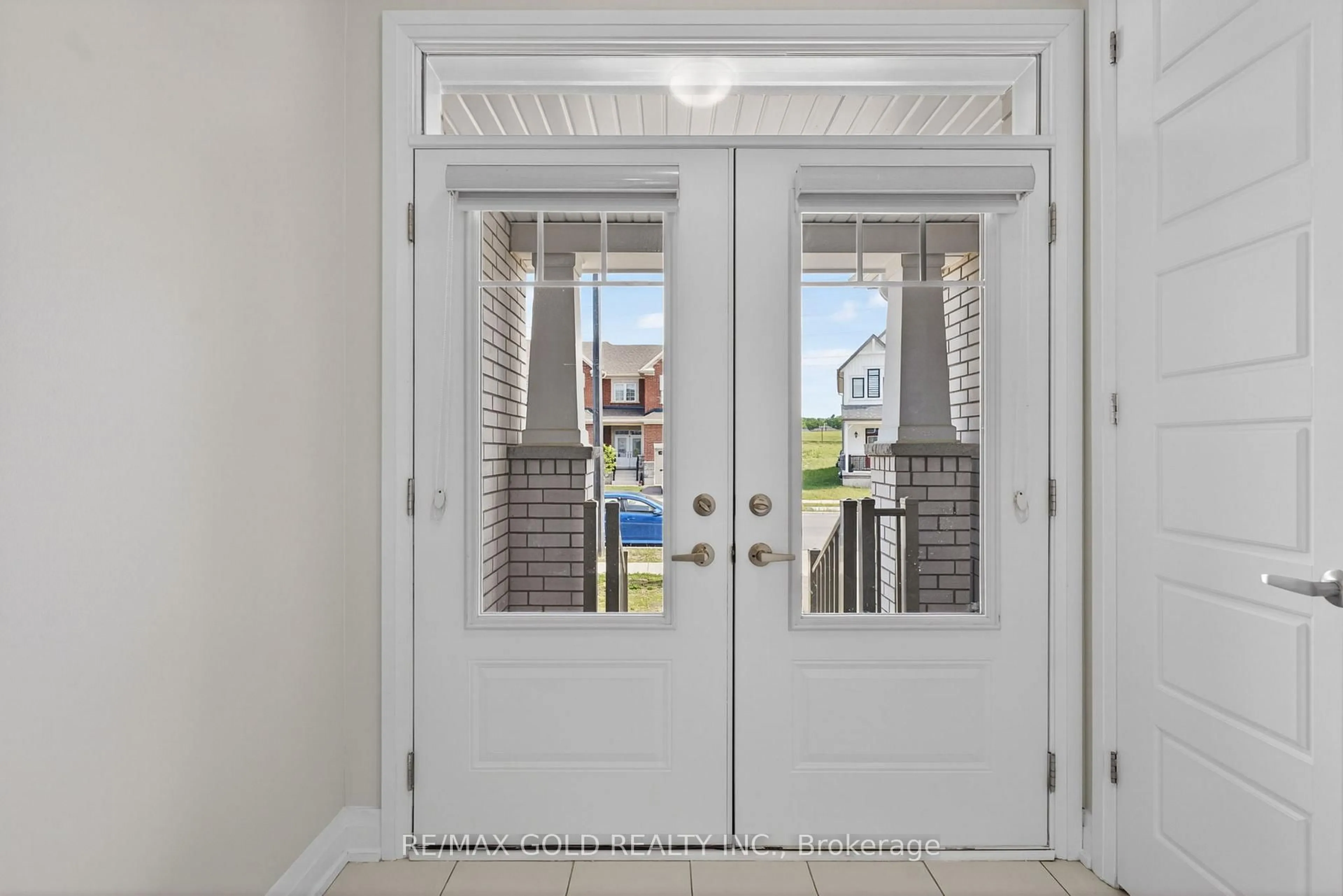 Indoor entryway for 221 Histand Tr, Kitchener Ontario N2R 0S3