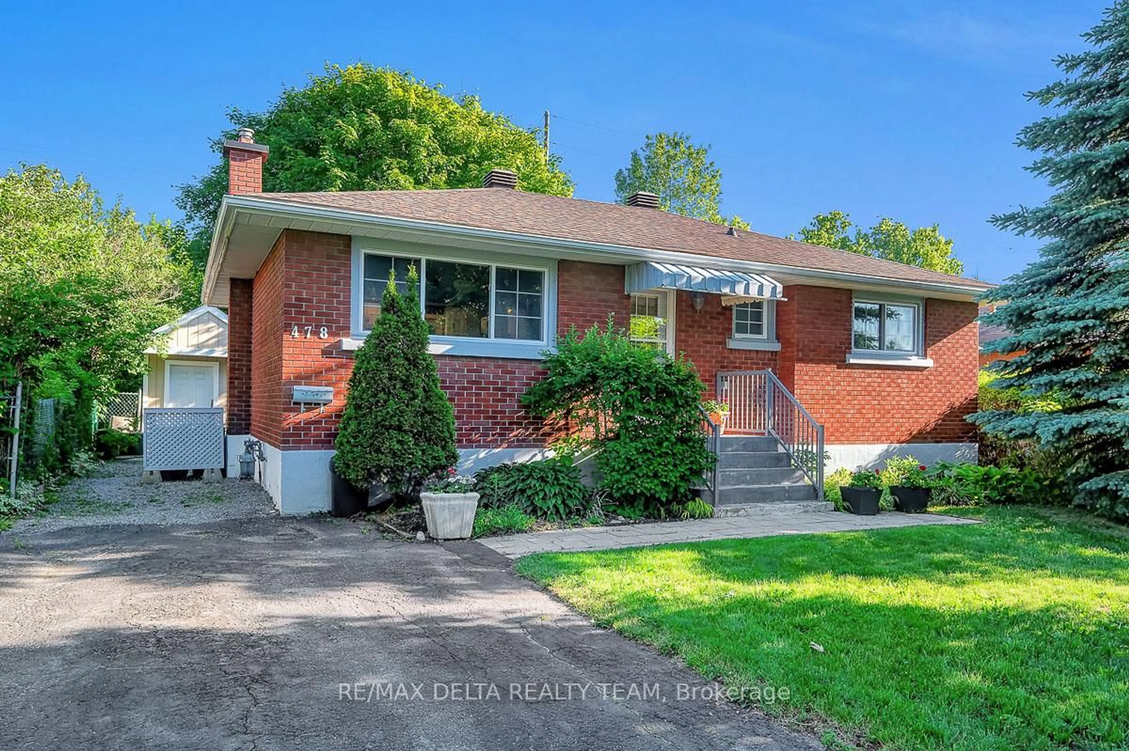 Home with brick exterior material, street for 478 Lawson Ave, Ottawa Ontario K1K 1R5