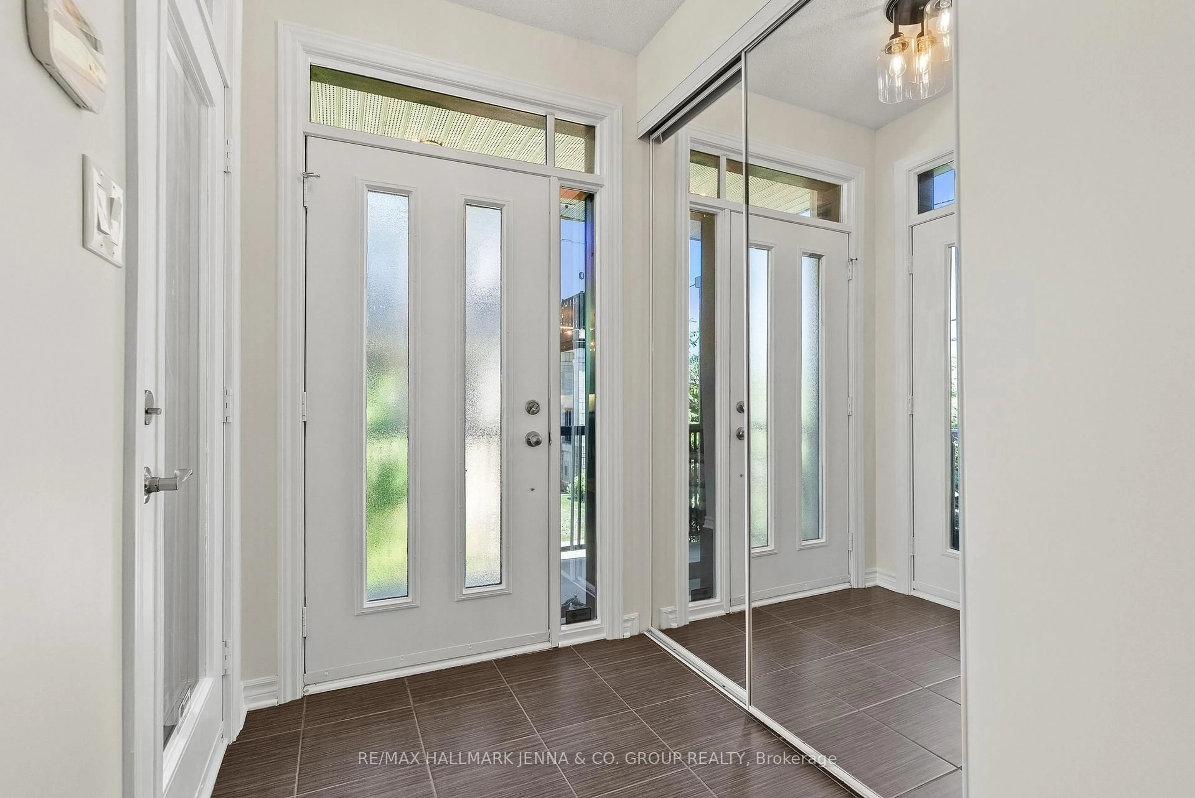 Indoor entryway for 282 Pembina Private #83, Ottawa Ontario K4M 0G7