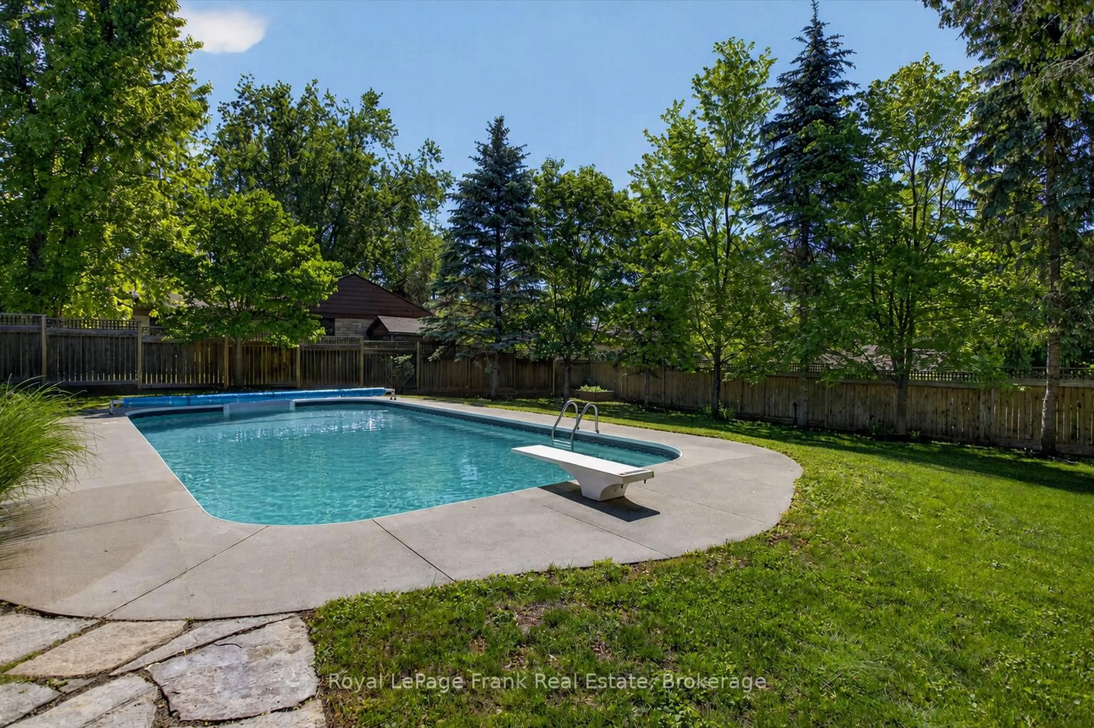 Pool for 959 Weller St, Peterborough Ontario K9J 4Y3