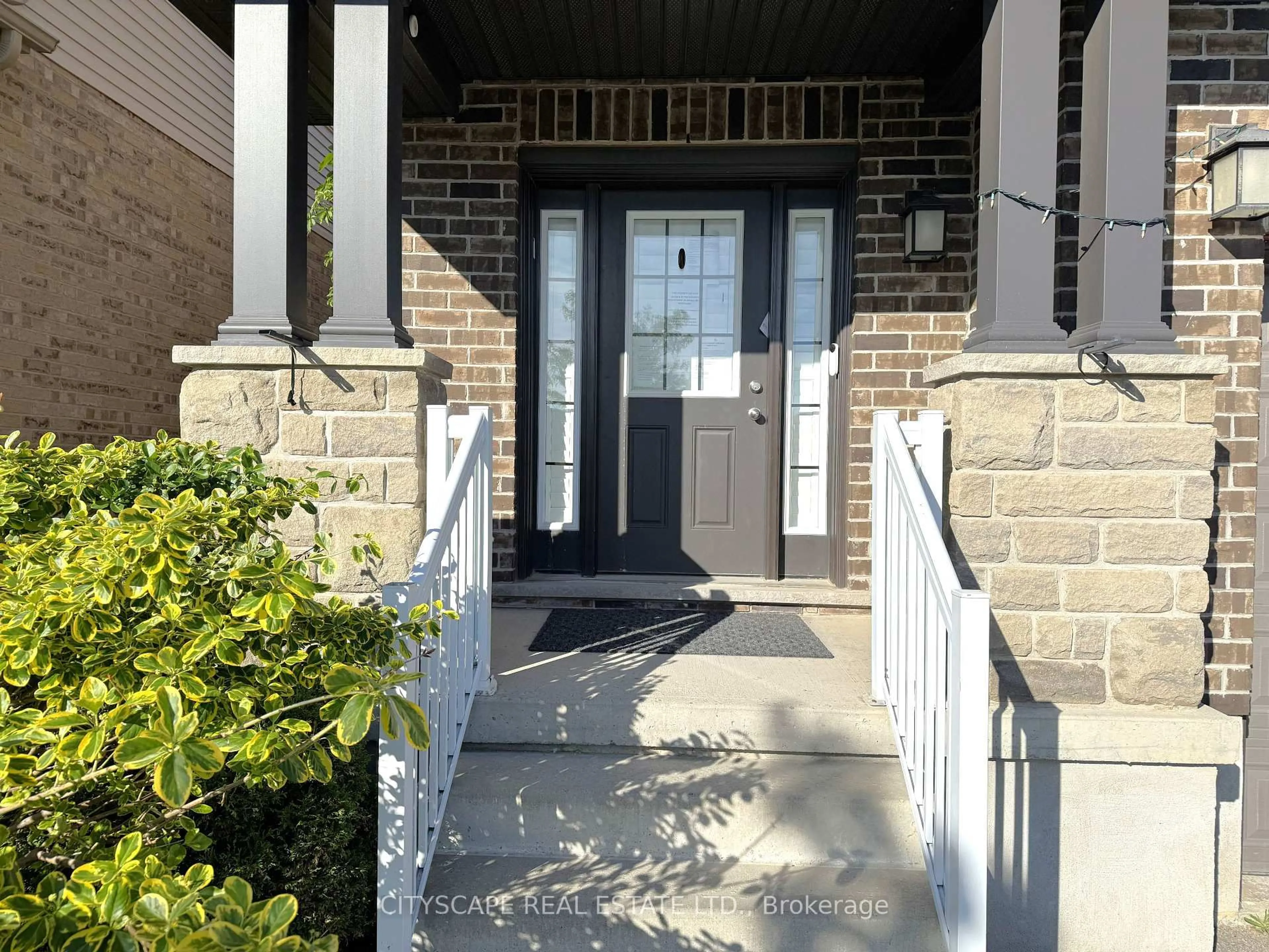 Indoor entryway for 541 Sundew Dr, Kitchener Ontario N2V 0B8