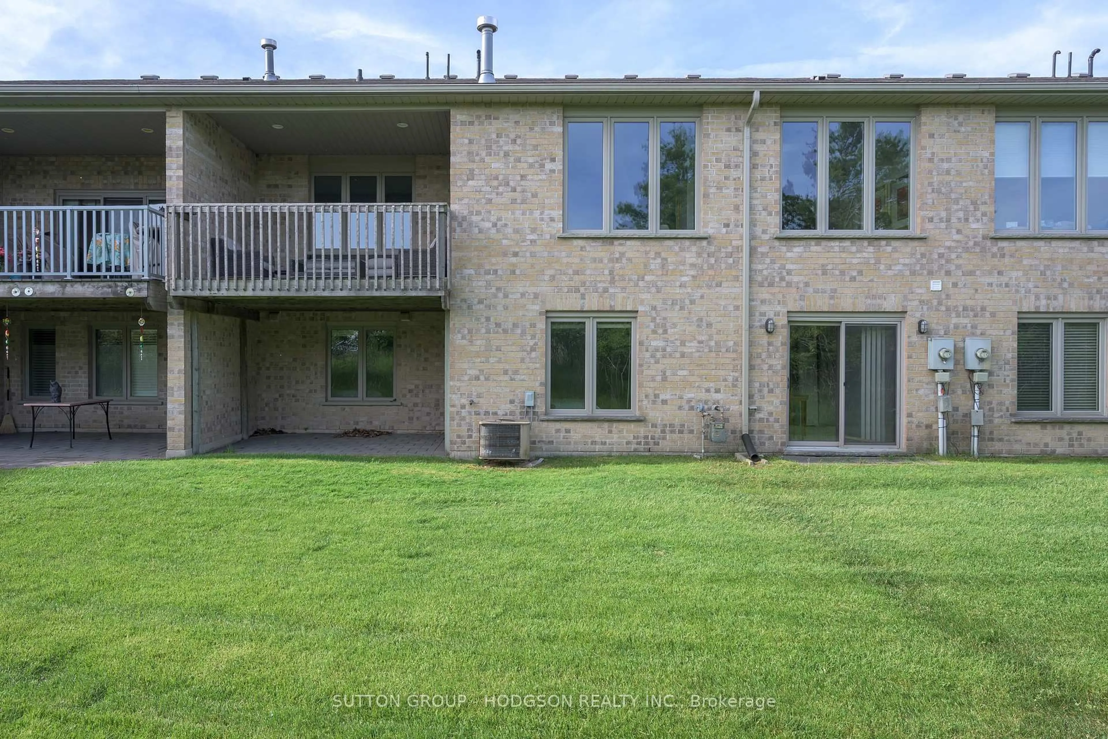 A pic from outside/outdoor area/front of a property/back of a property/a pic from drone, building for 1940 Jack Nash Terr, London South Ontario N6K 5R1