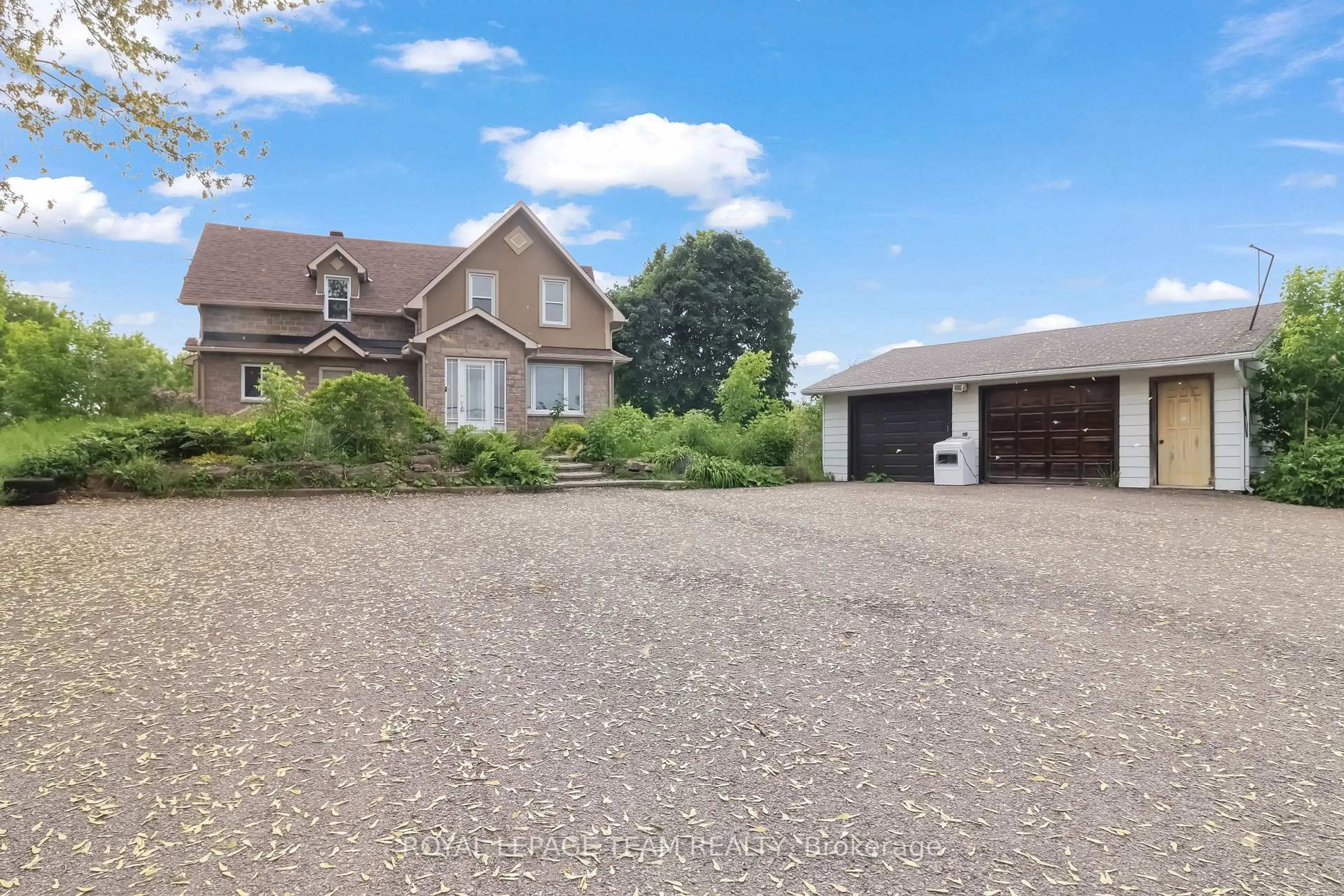 A pic from outside/outdoor area/front of a property/back of a property/a pic from drone, street for 5742 Bank St, Greely Ontario K4P 1C3