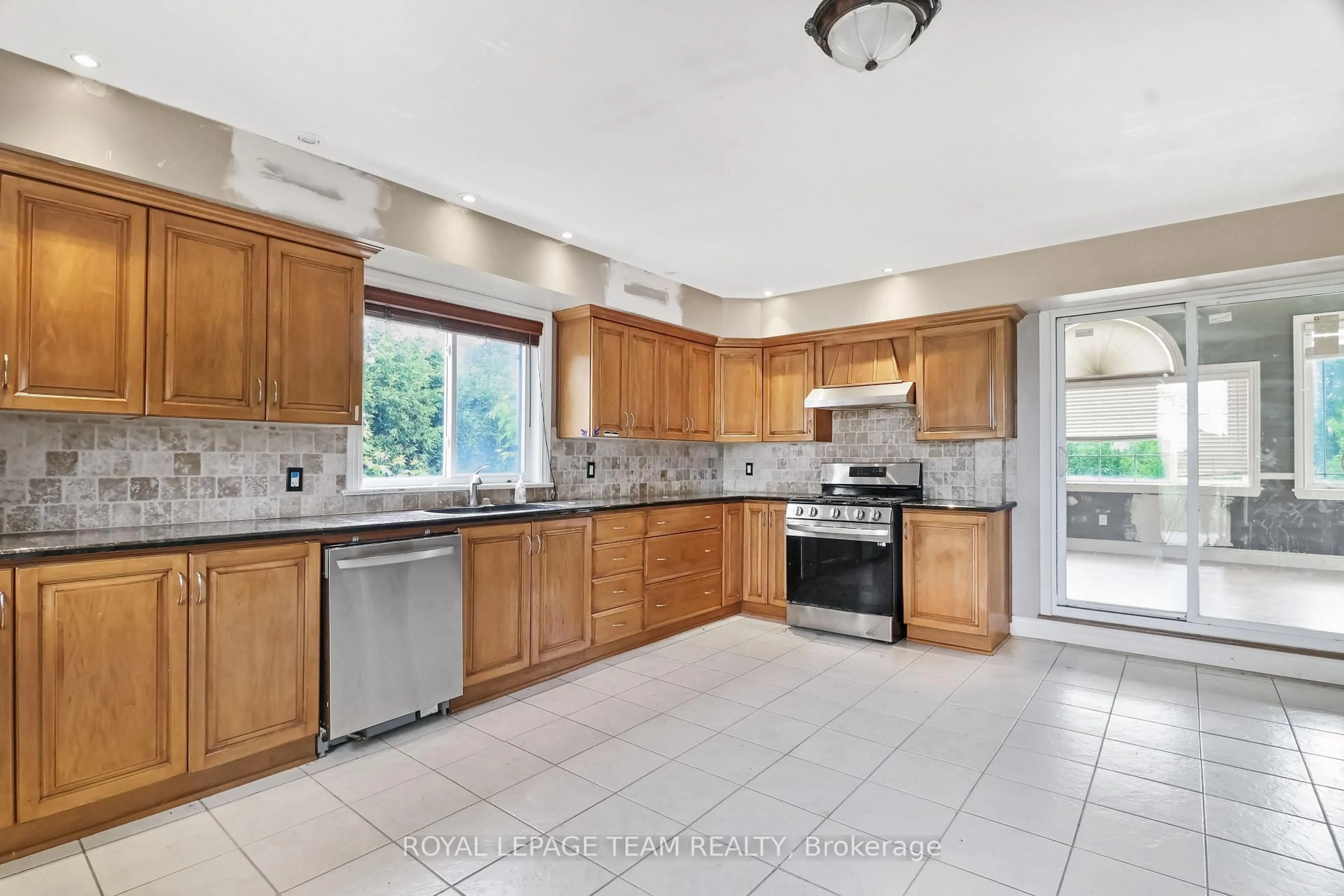 Open concept kitchen, ceramic/tile floor for 5742 Bank St, Greely Ontario K4P 1C3