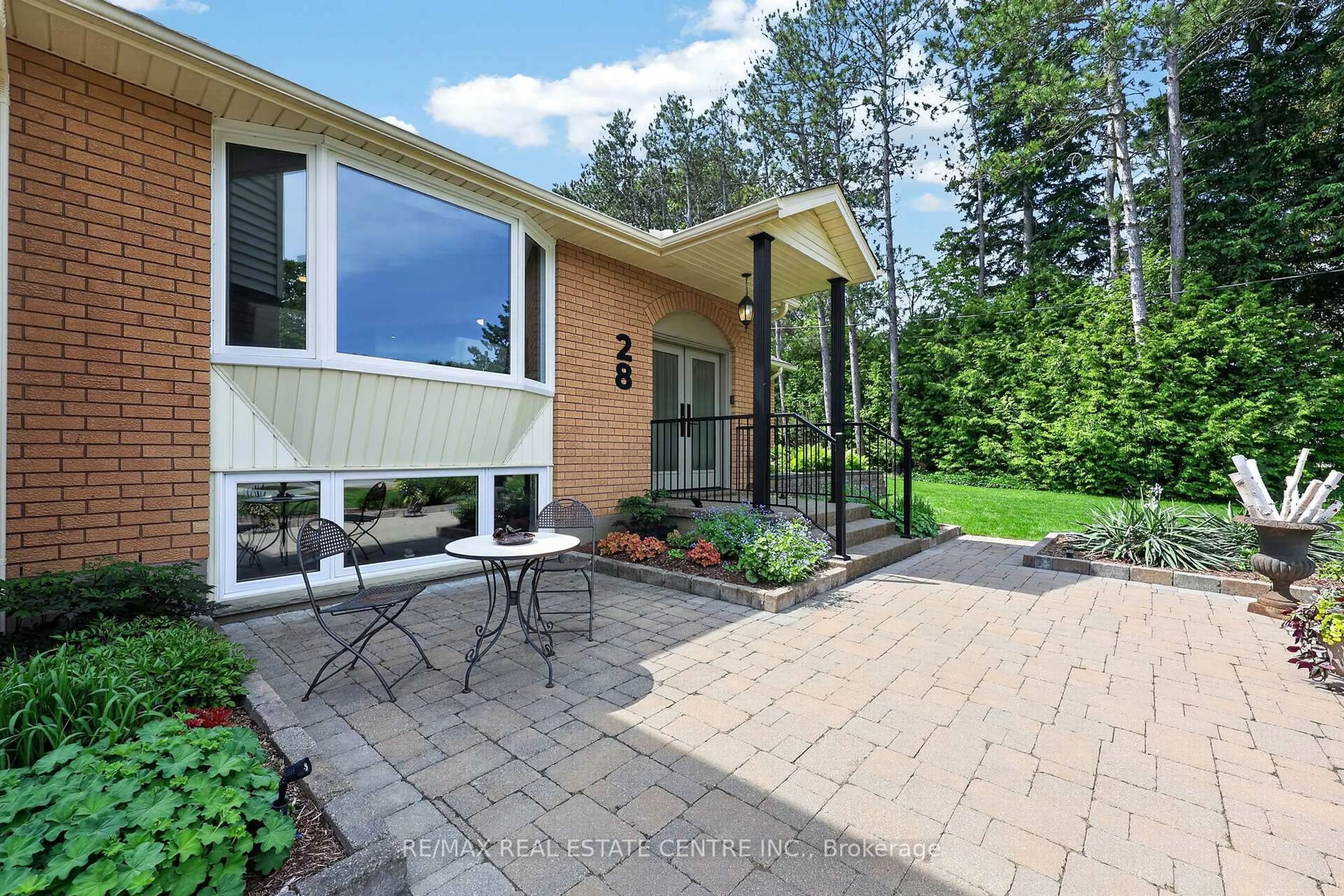 Patio, unknown for 28 Starrview Cres, Mono Ontario L9W 3B1