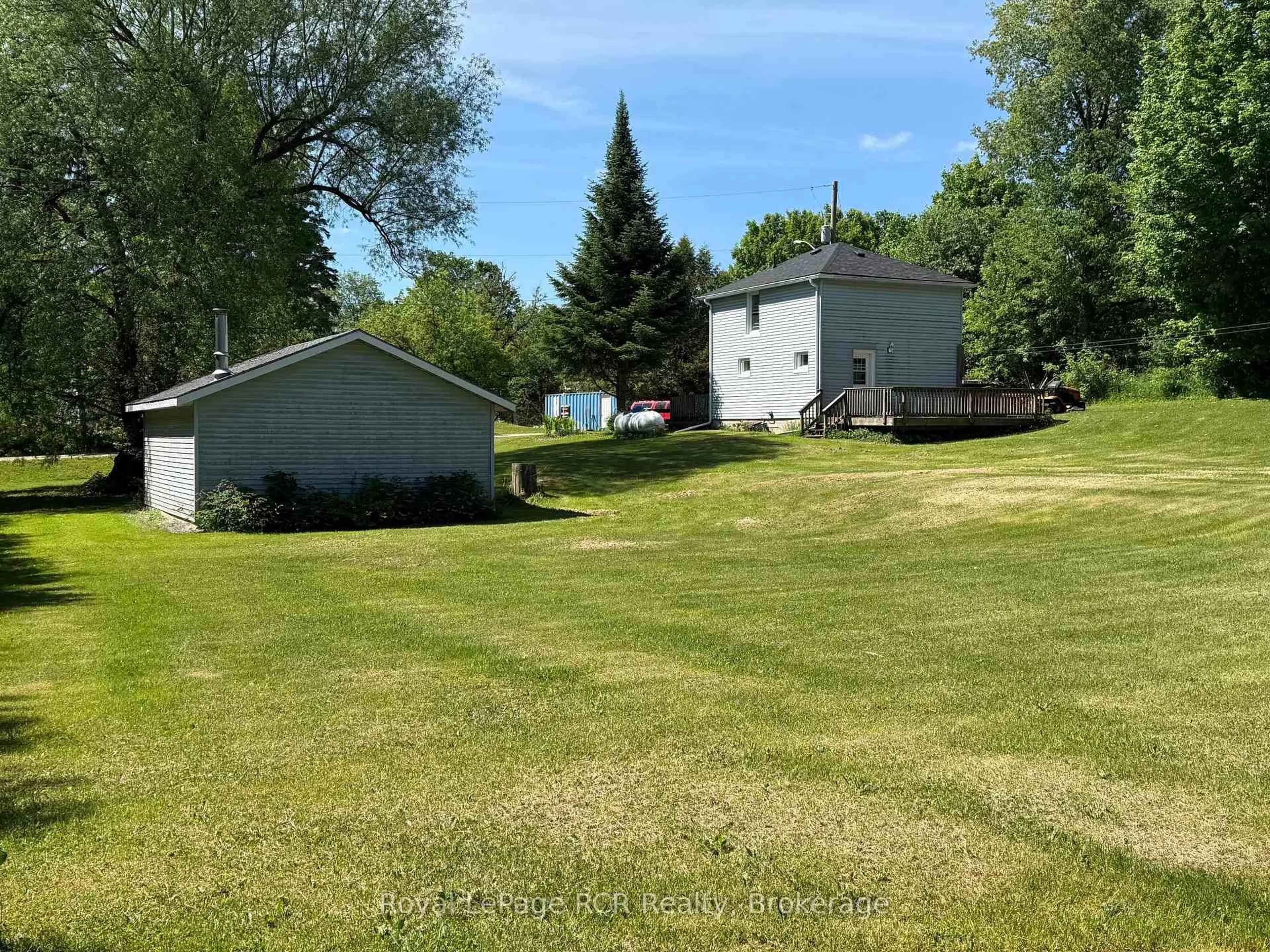 A pic from outside/outdoor area/front of a property/back of a property/a pic from drone, water/lake/river/ocean view for 137 Torry St, Grey Highlands Ontario N0C 1K0