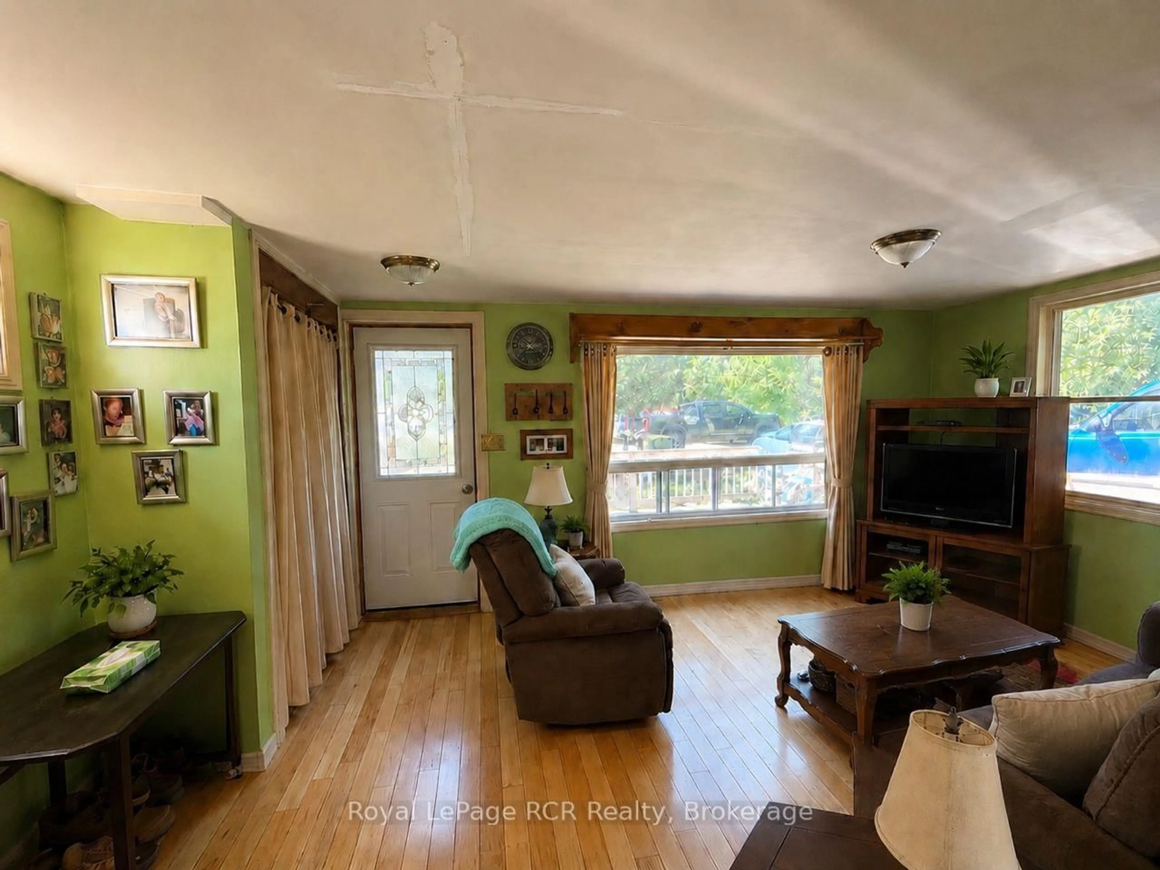 Living room with furniture, wood/laminate floor for 137 Torry St, Grey Highlands Ontario N0C 1K0