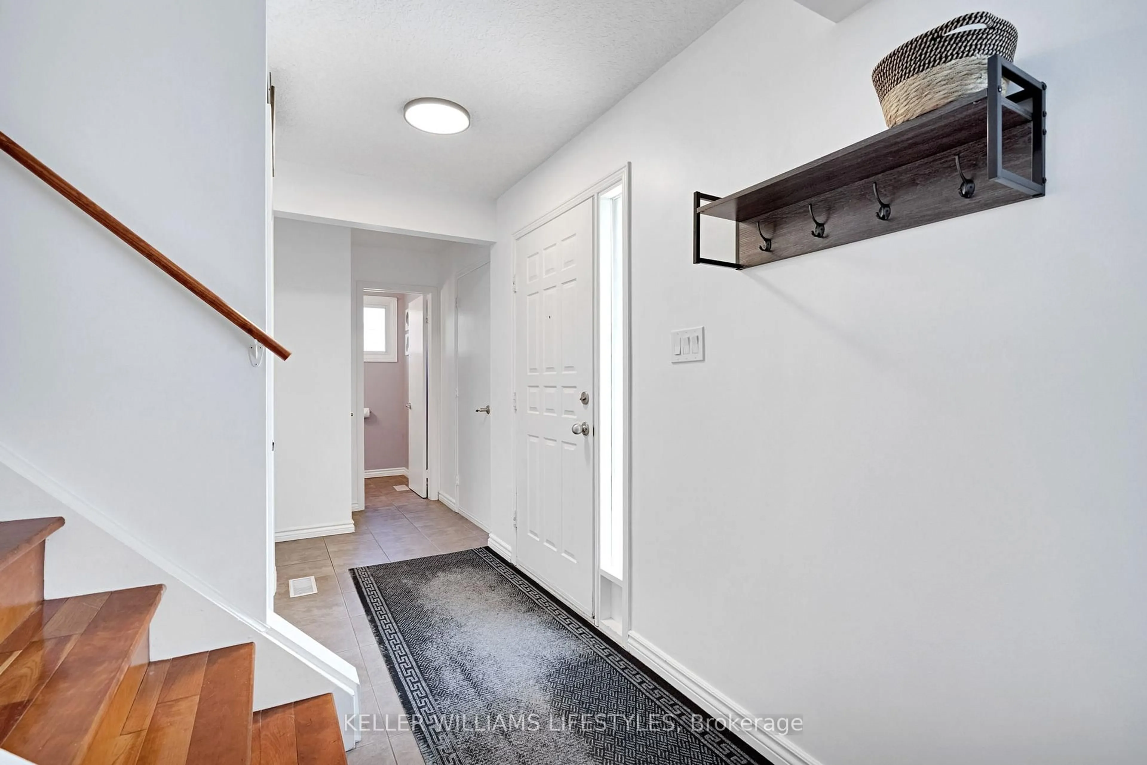 Indoor entryway for 53 Bexhill Dr, London South Ontario N6E 1X1