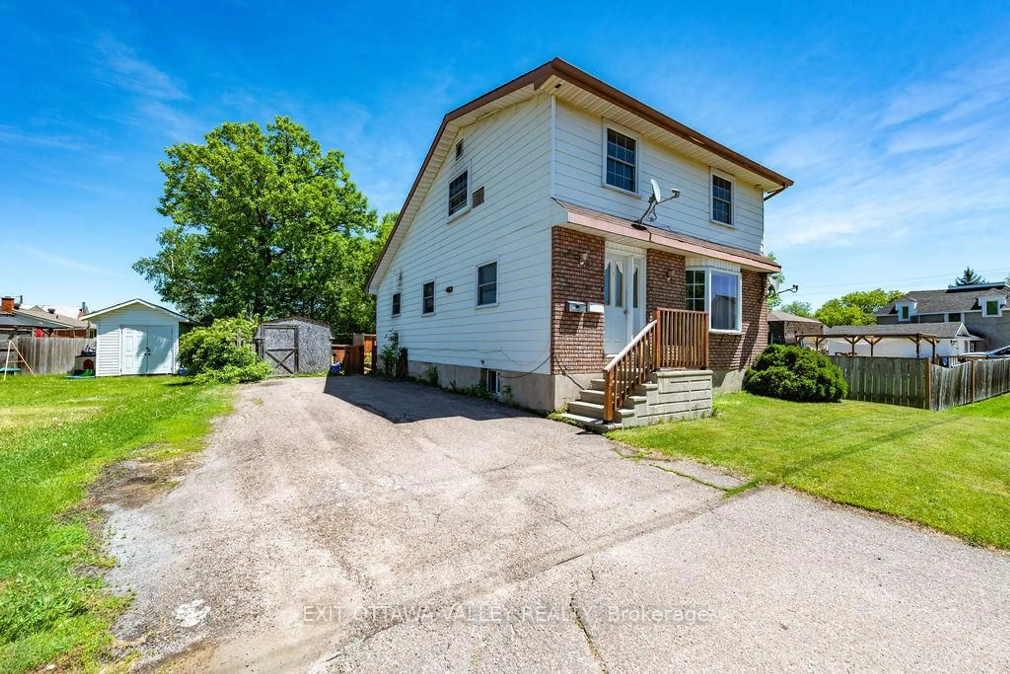 A pic from outside/outdoor area/front of a property/back of a property/a pic from drone, street for 341 Craig St, Pembroke Ontario K8A 3S7