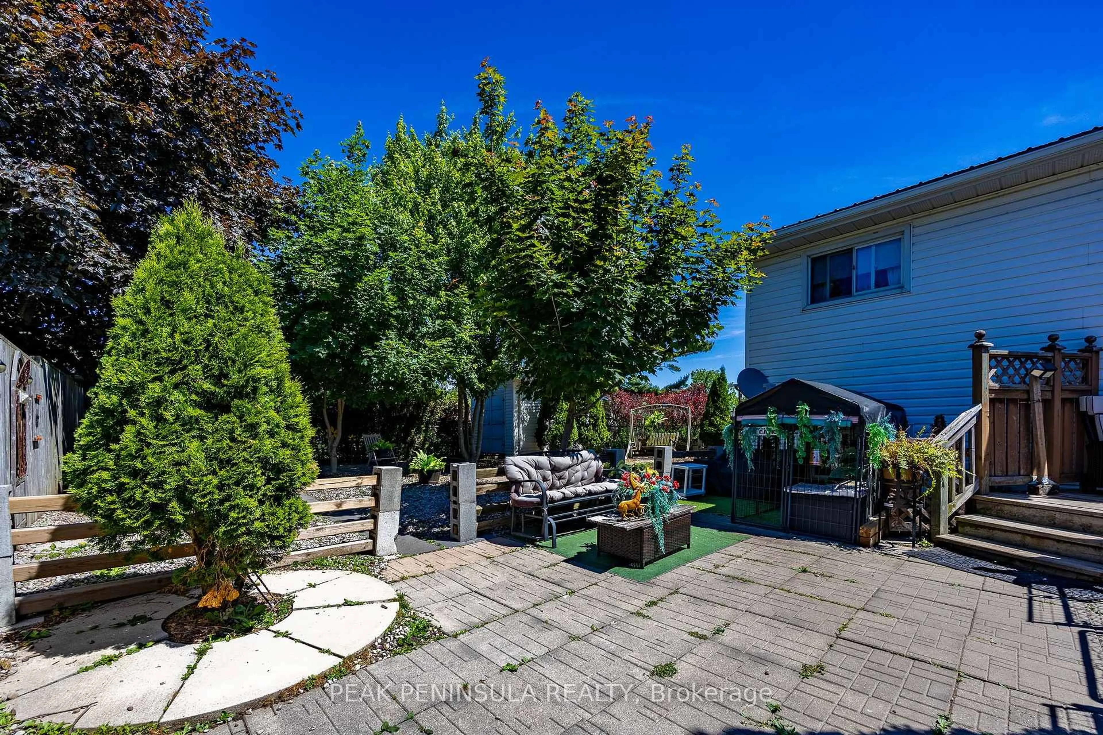 Patio, street for 21 Centre St, Norfolk Ontario N0E 1M0