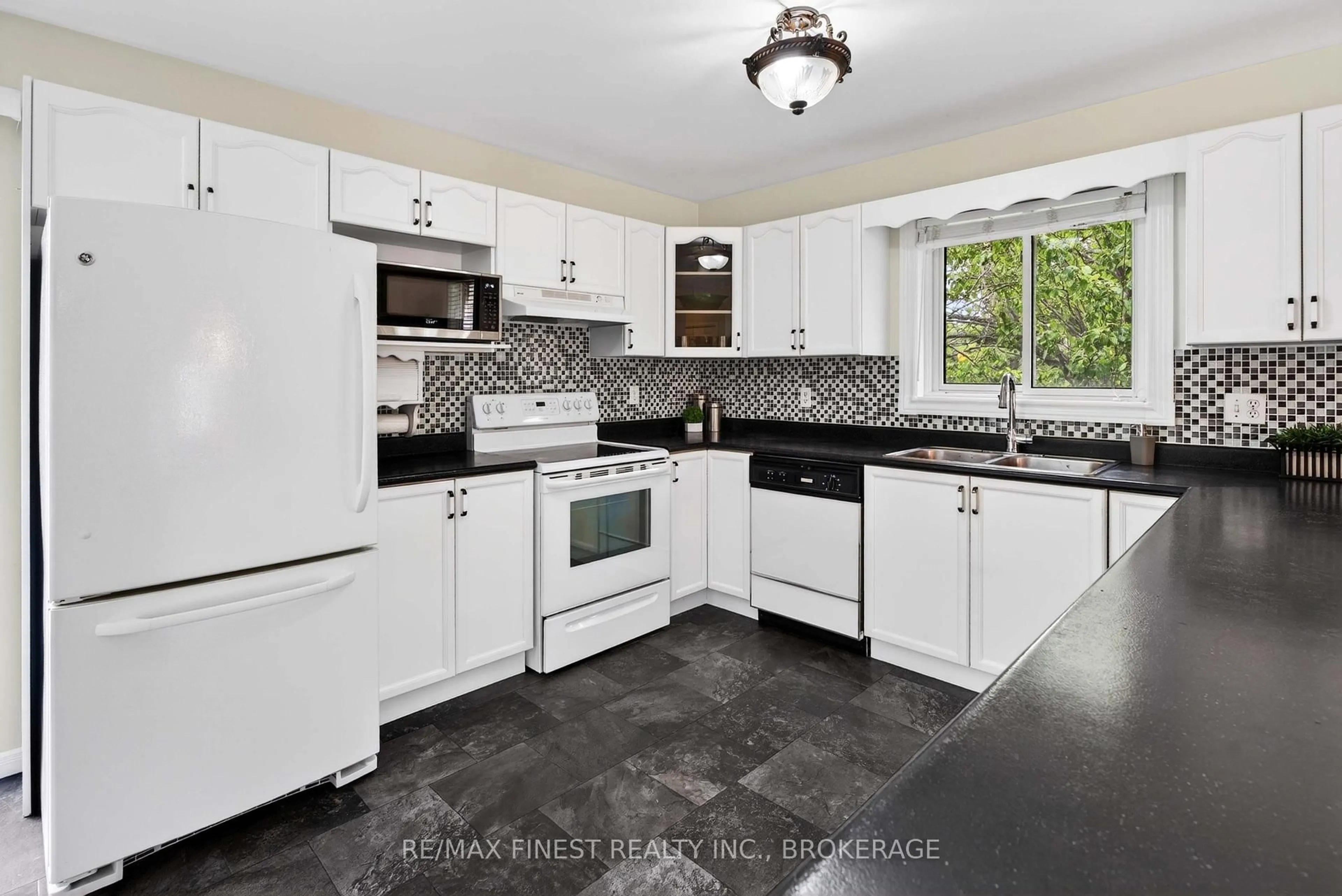 Standard kitchen, ceramic/tile floor for 52 Johnson St, Prince Edward County Ontario K0K 2T0