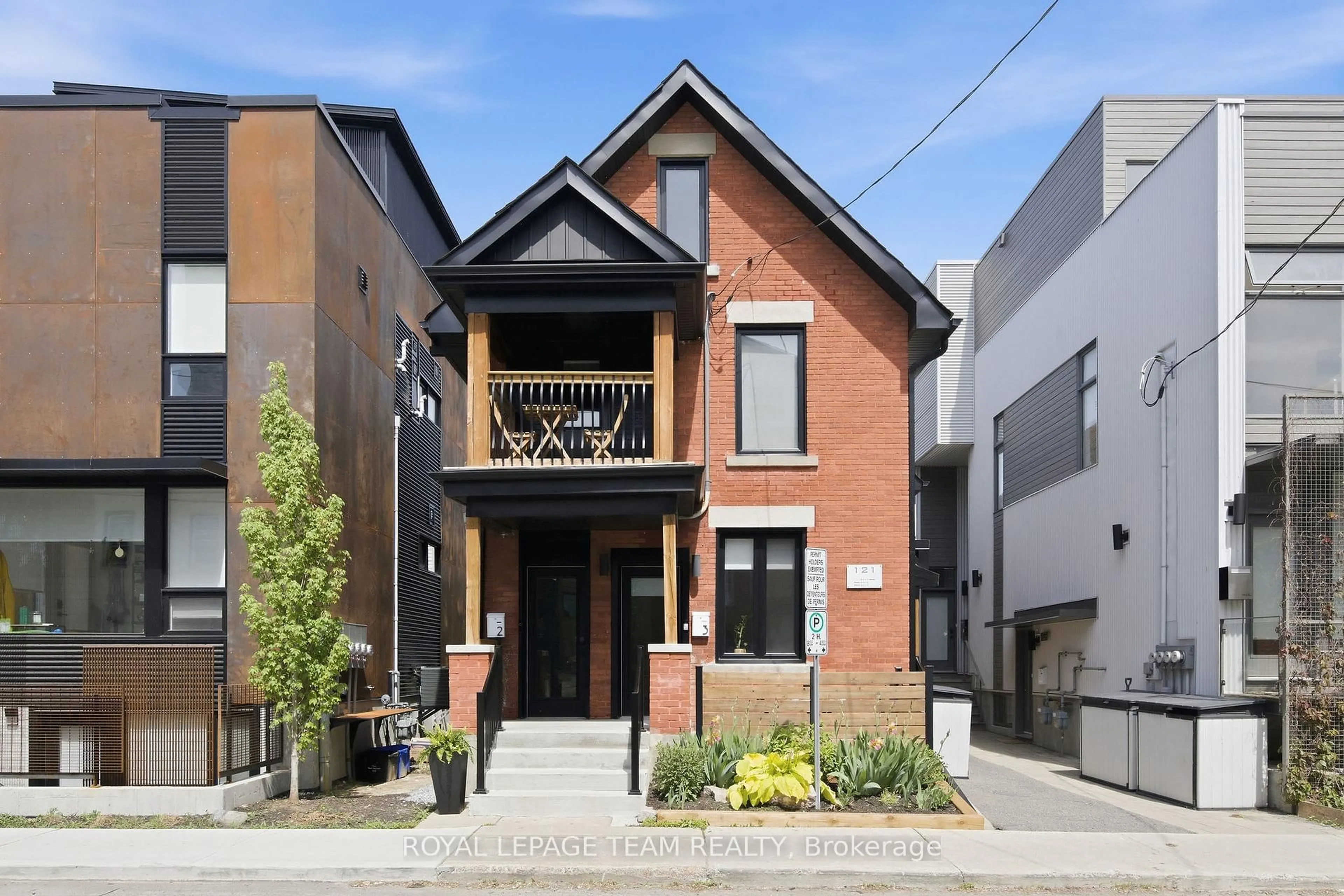 Home with brick exterior material, street for 121 Carruthers Ave, Ottawa Ontario K1Y 1N4