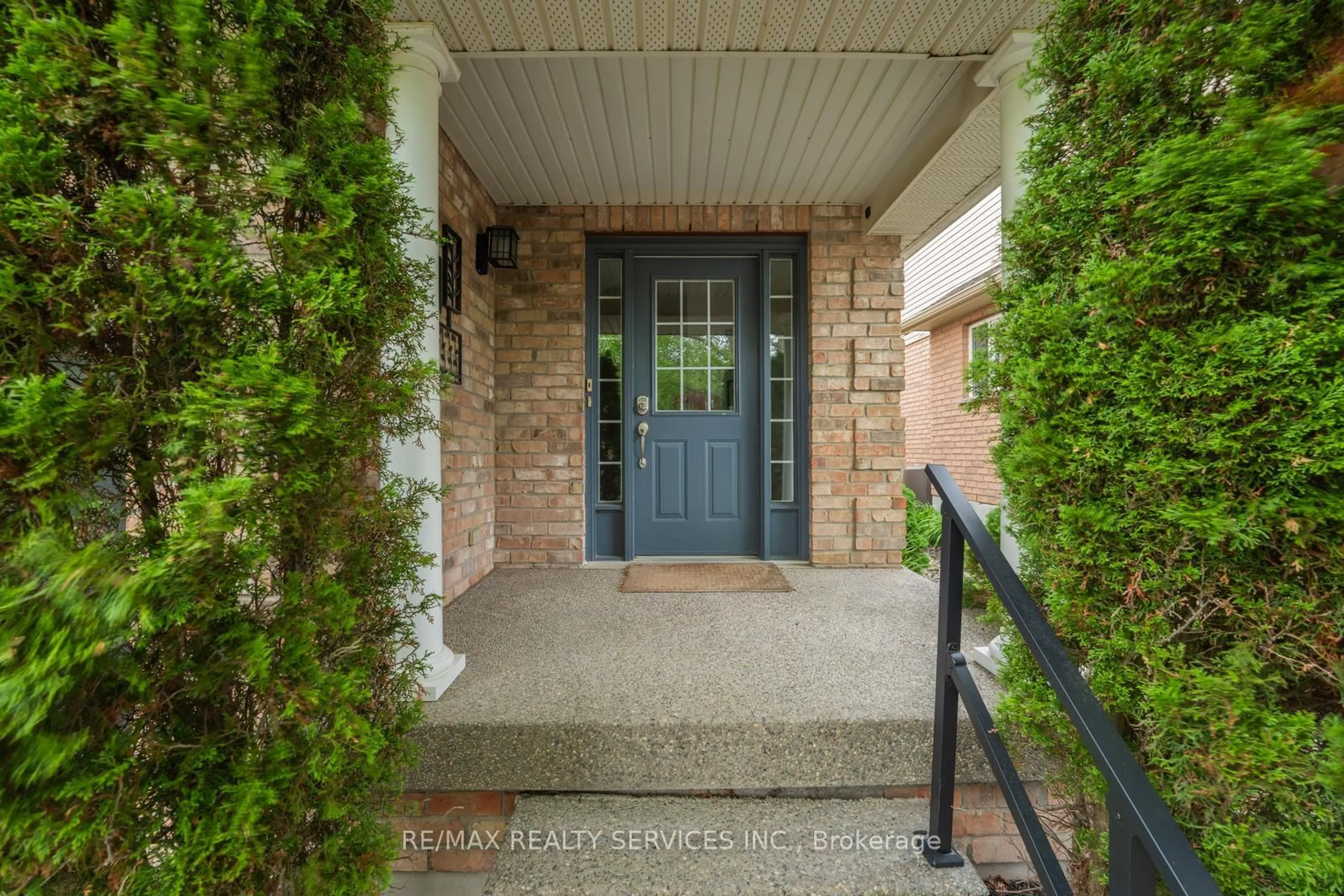 Indoor entryway for 444 Lausanne Cres, Waterloo Ontario N2T 2X4