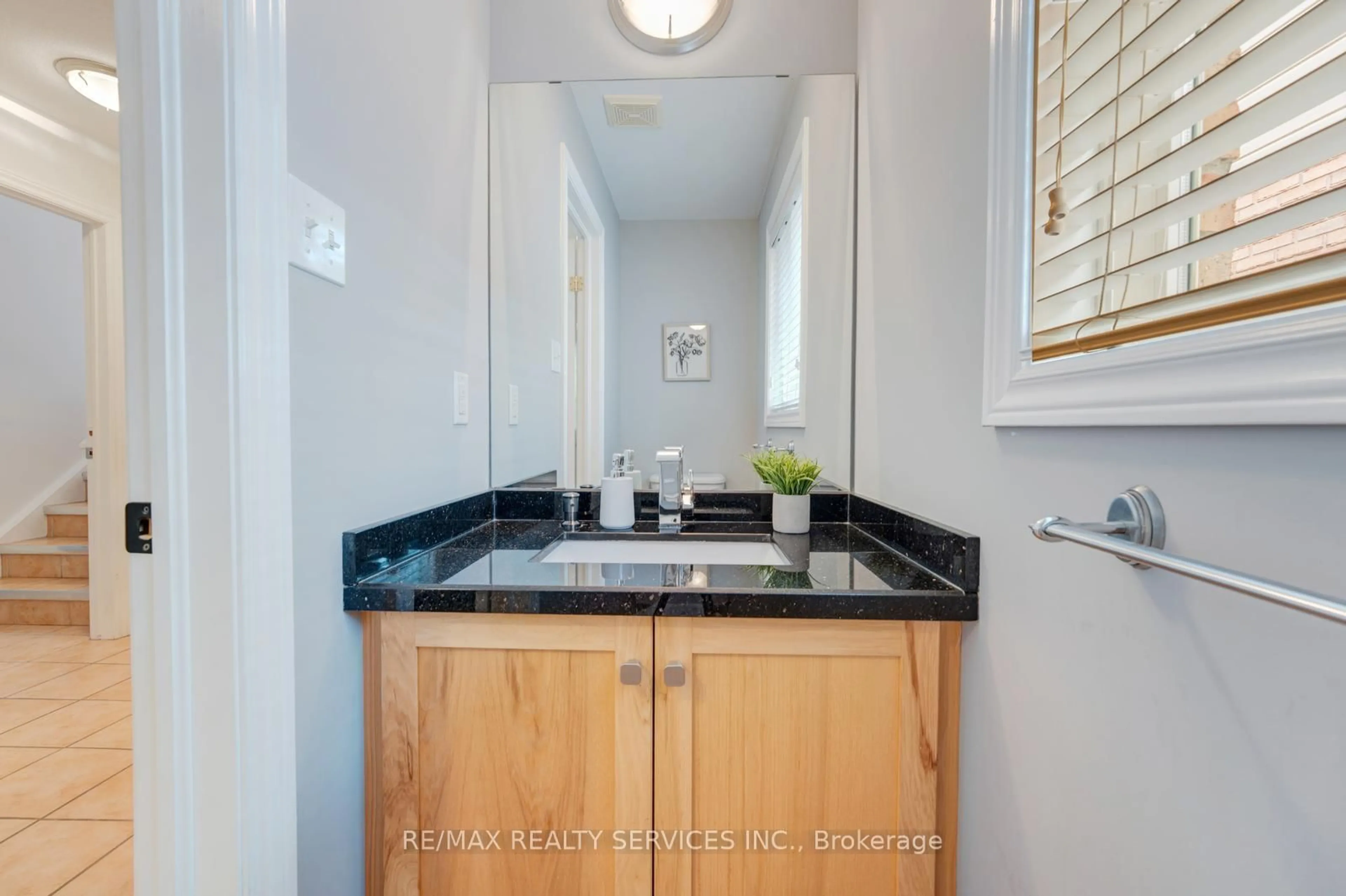 Standard bathroom, ceramic/tile floor for 444 Lausanne Cres, Waterloo Ontario N2T 2X4