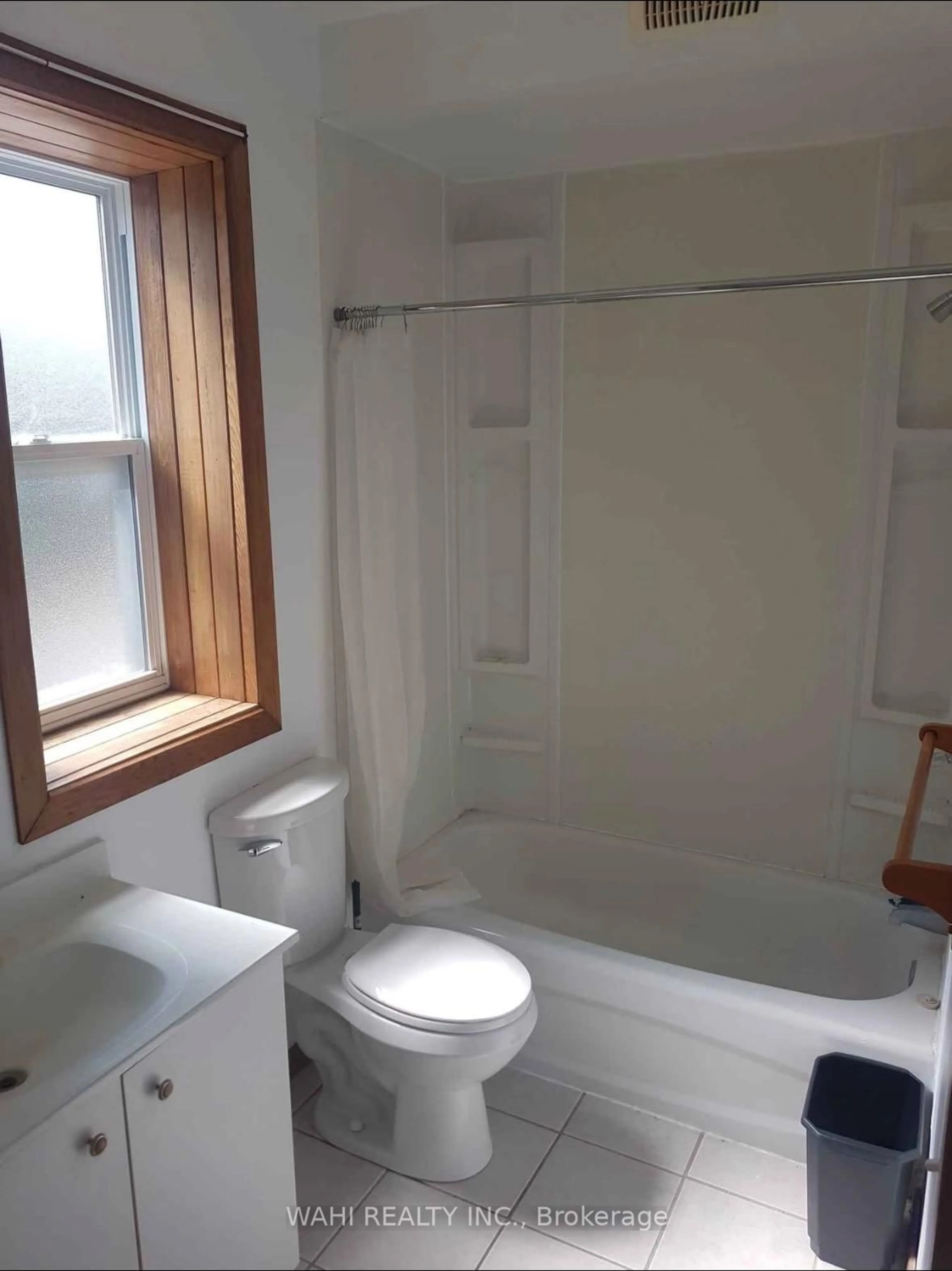 Standard bathroom, unknown for 209 Breithaupt St, Waterloo Ontario N2H 5H3