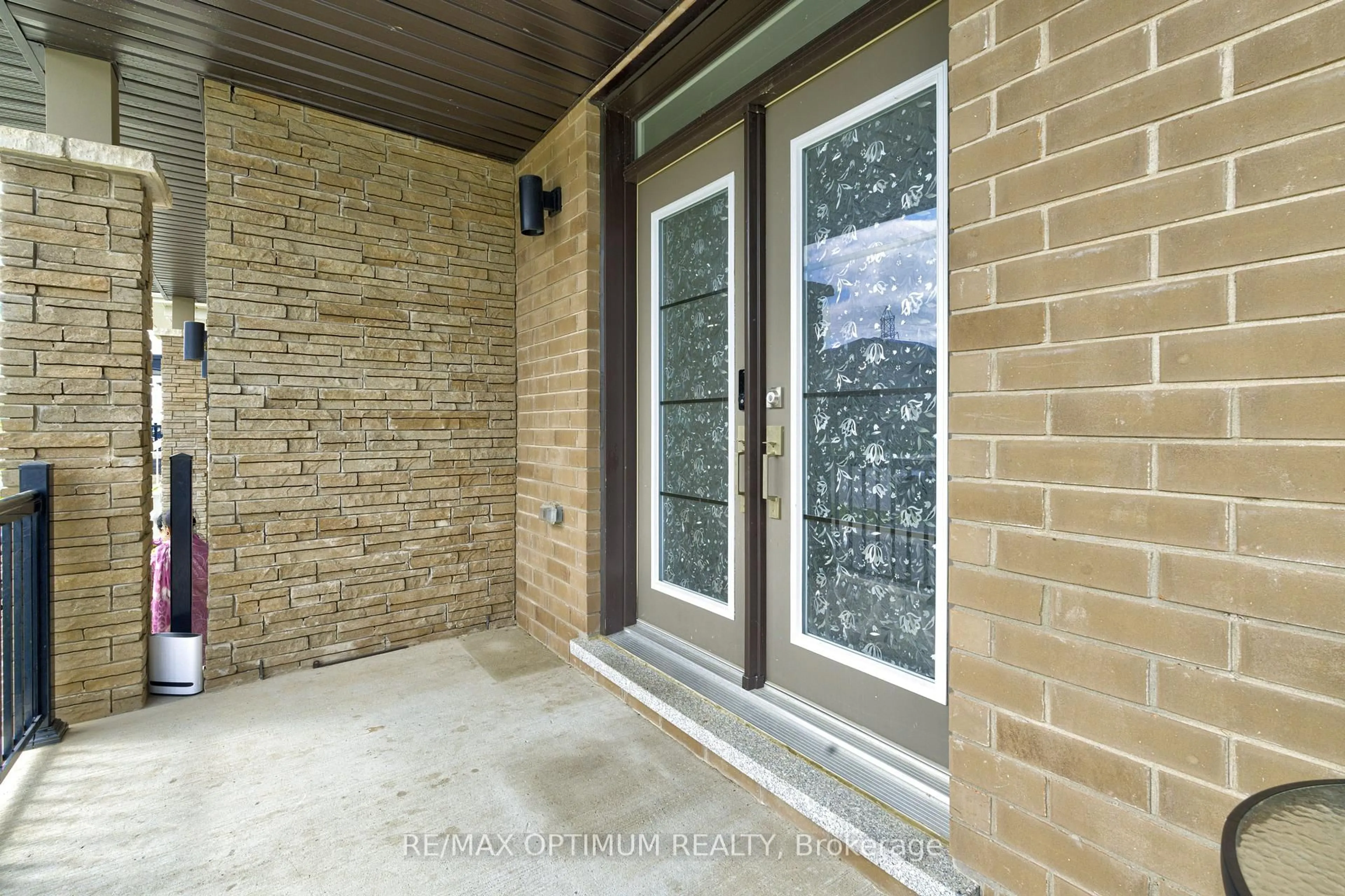 Indoor entryway for 515 Barker Pkwy, Thorold Ontario L2V 0K1