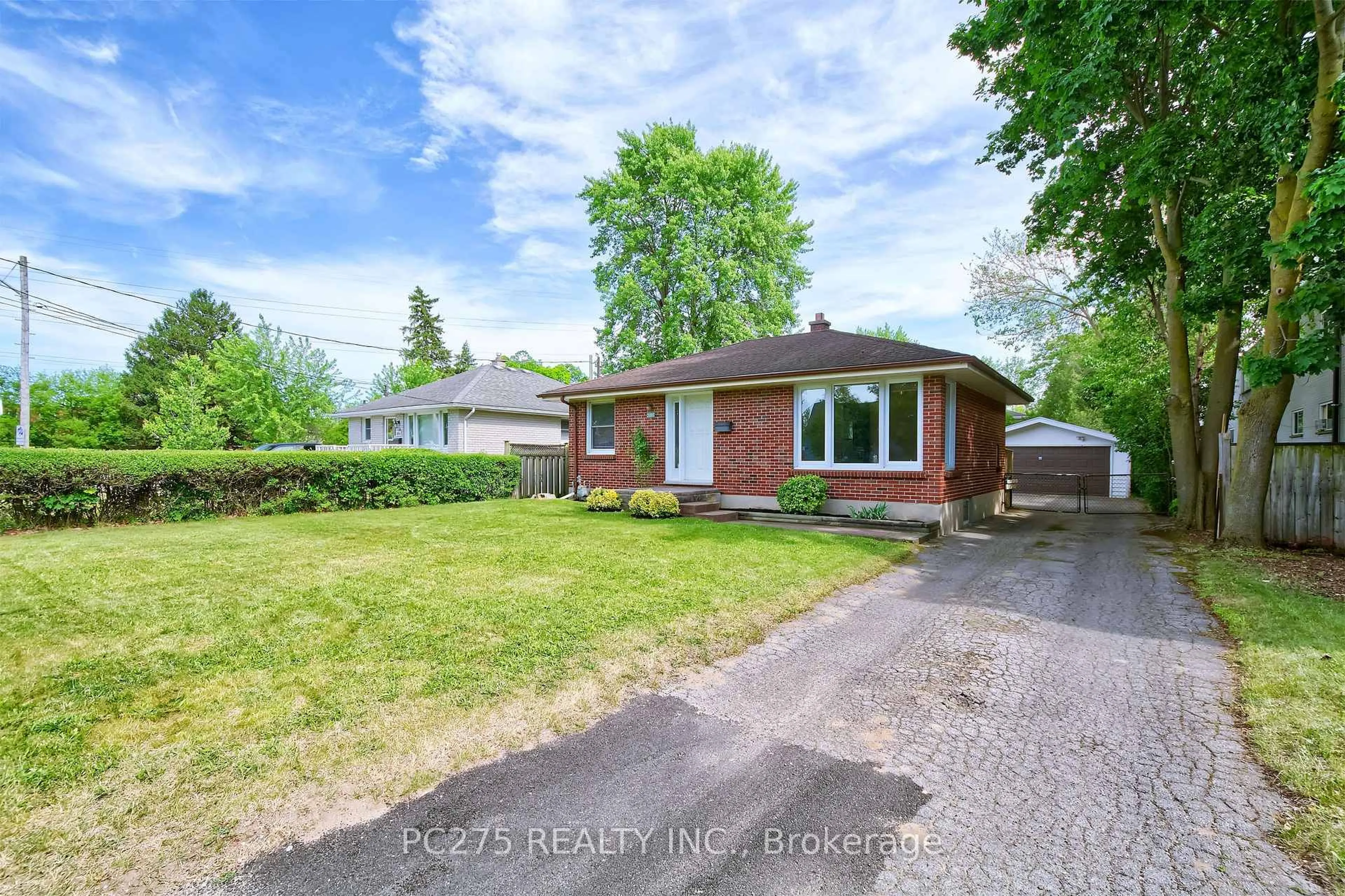 A pic from outside/outdoor area/front of a property/back of a property/a pic from drone, street for 1461 Trafalgar St, London East Ontario N5W 1W8
