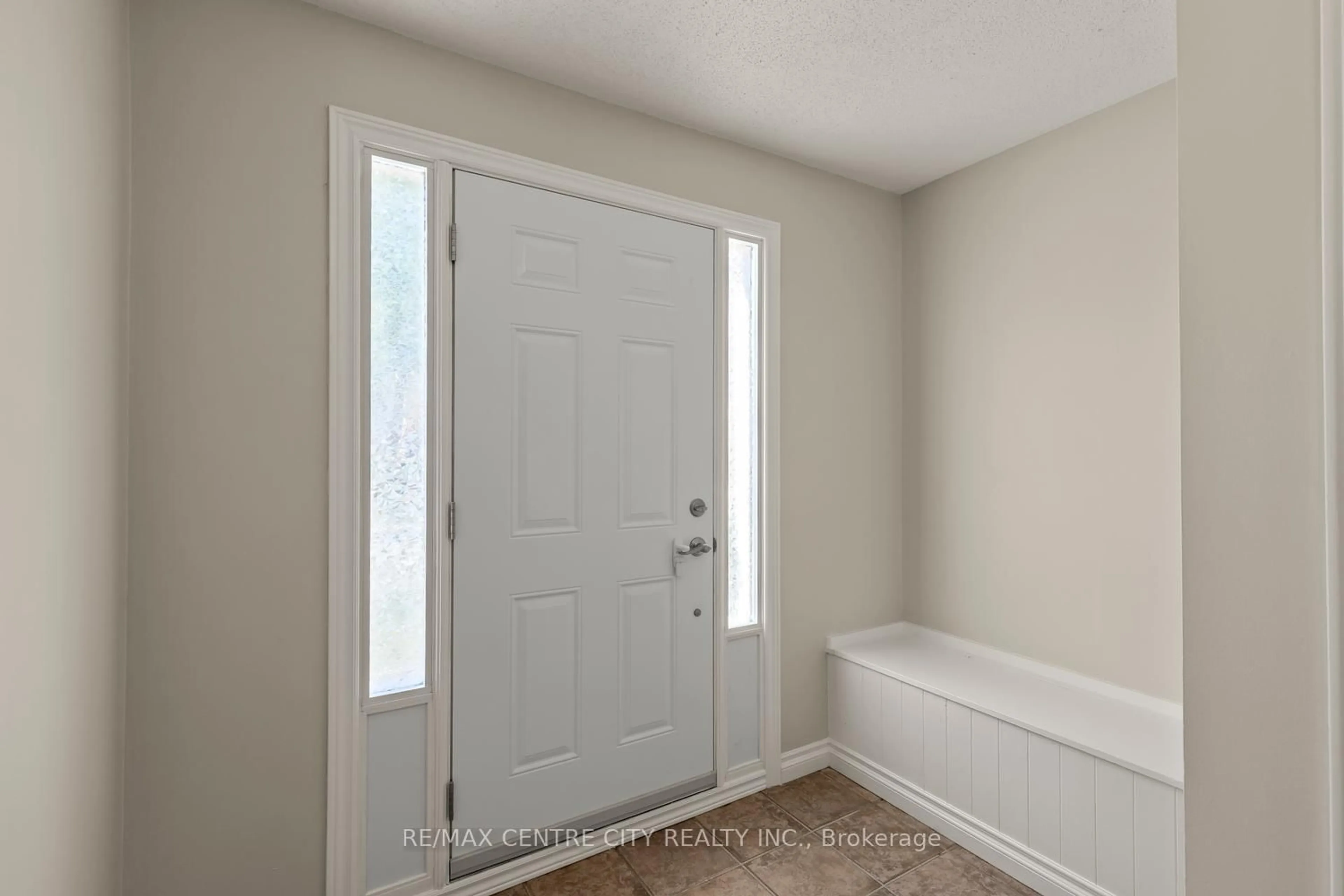 Indoor entryway for 9 Ailsa Pl #42, London South Ontario N5Z 4Z6