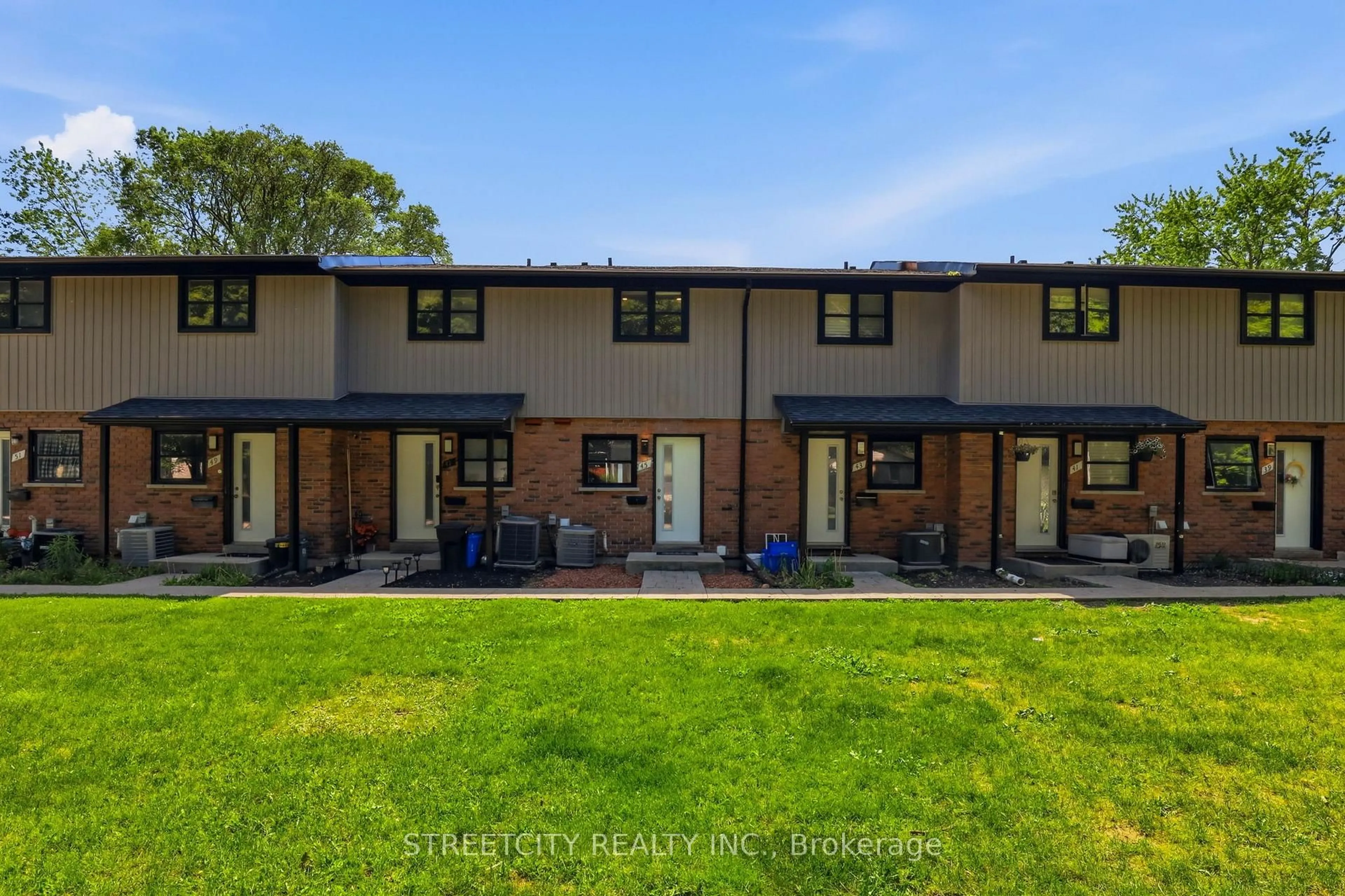 A pic from outside/outdoor area/front of a property/back of a property/a pic from drone, unknown for 45 Toulon Cres, London East Ontario N5V 1J4
