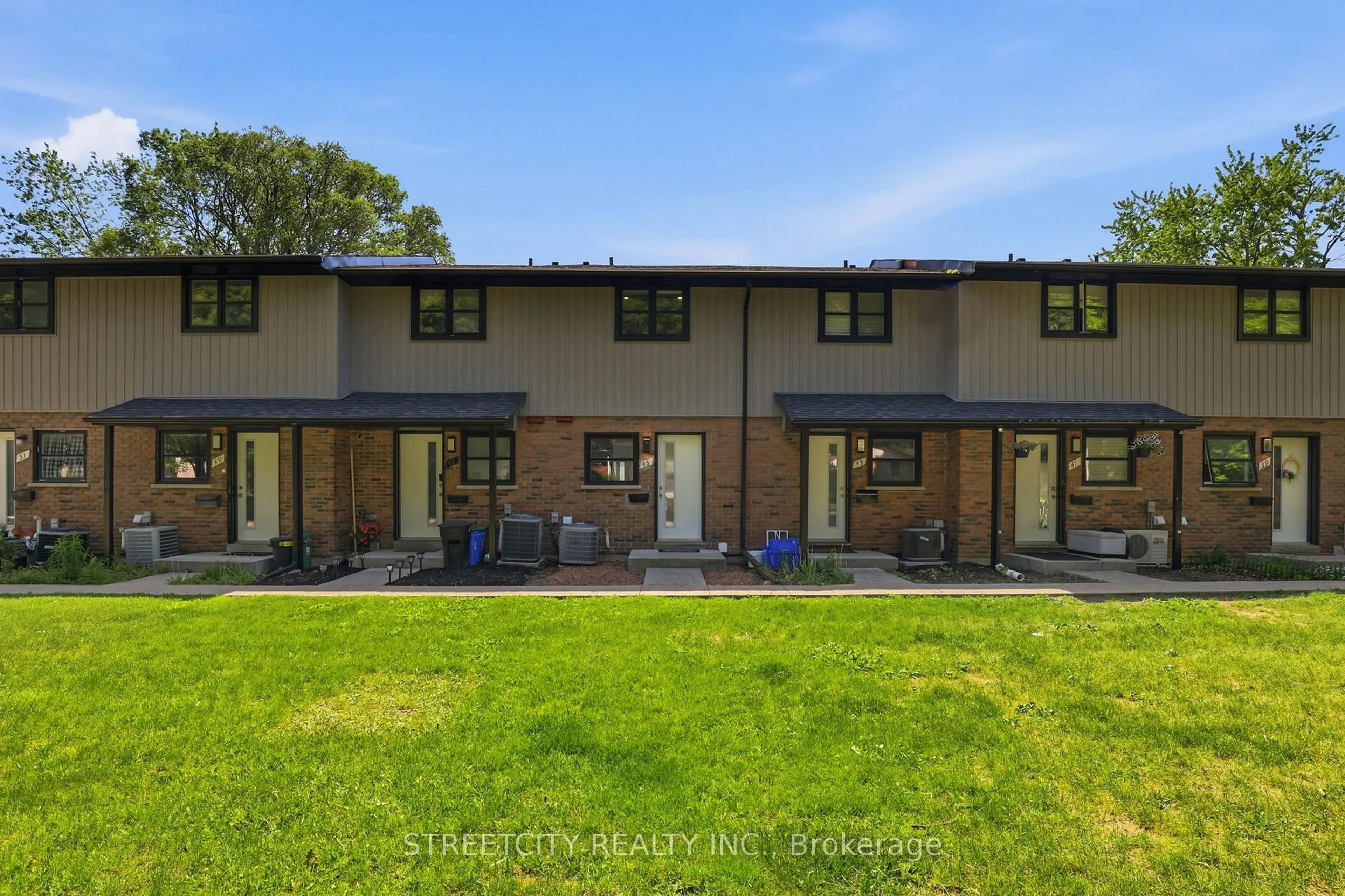 A pic from outside/outdoor area/front of a property/back of a property/a pic from drone, unknown for 45 Toulon Cres, London East Ontario N5V 1J4