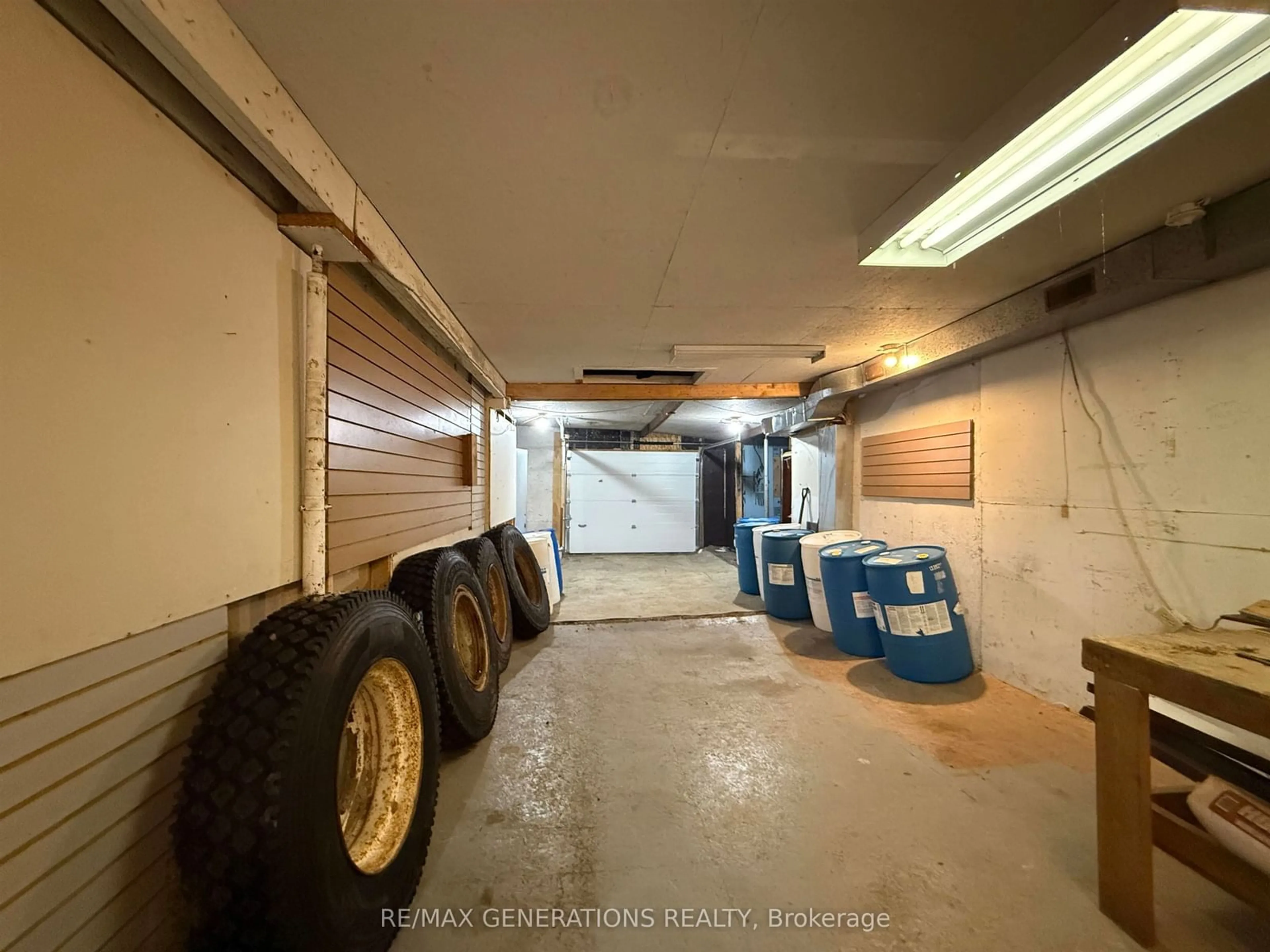 Indoor garage for 369 Cumberland St, Thunder Bay Ontario P7A 4P4