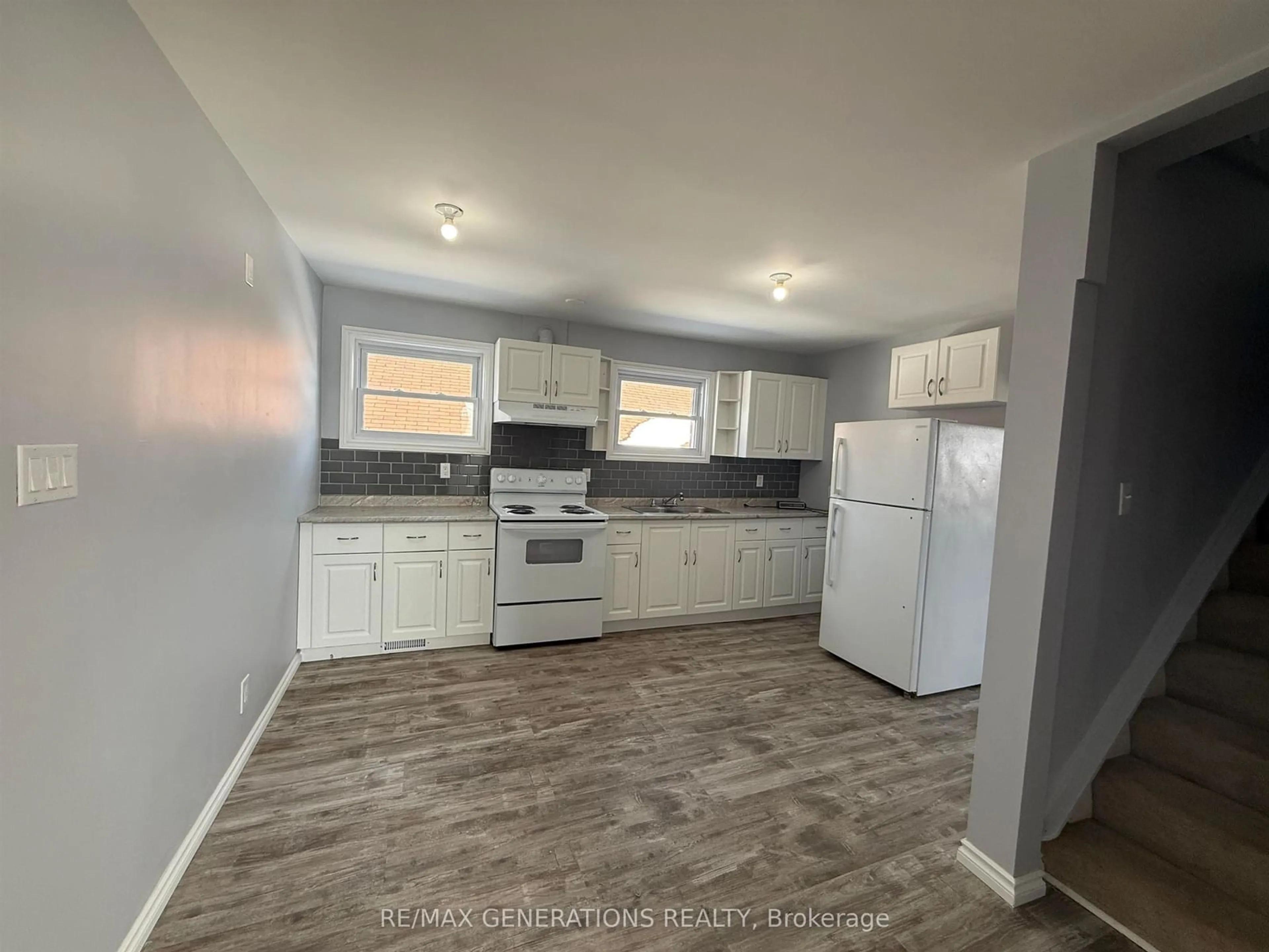 Standard kitchen, unknown for 369 Cumberland St, Thunder Bay Ontario P7A 4P4
