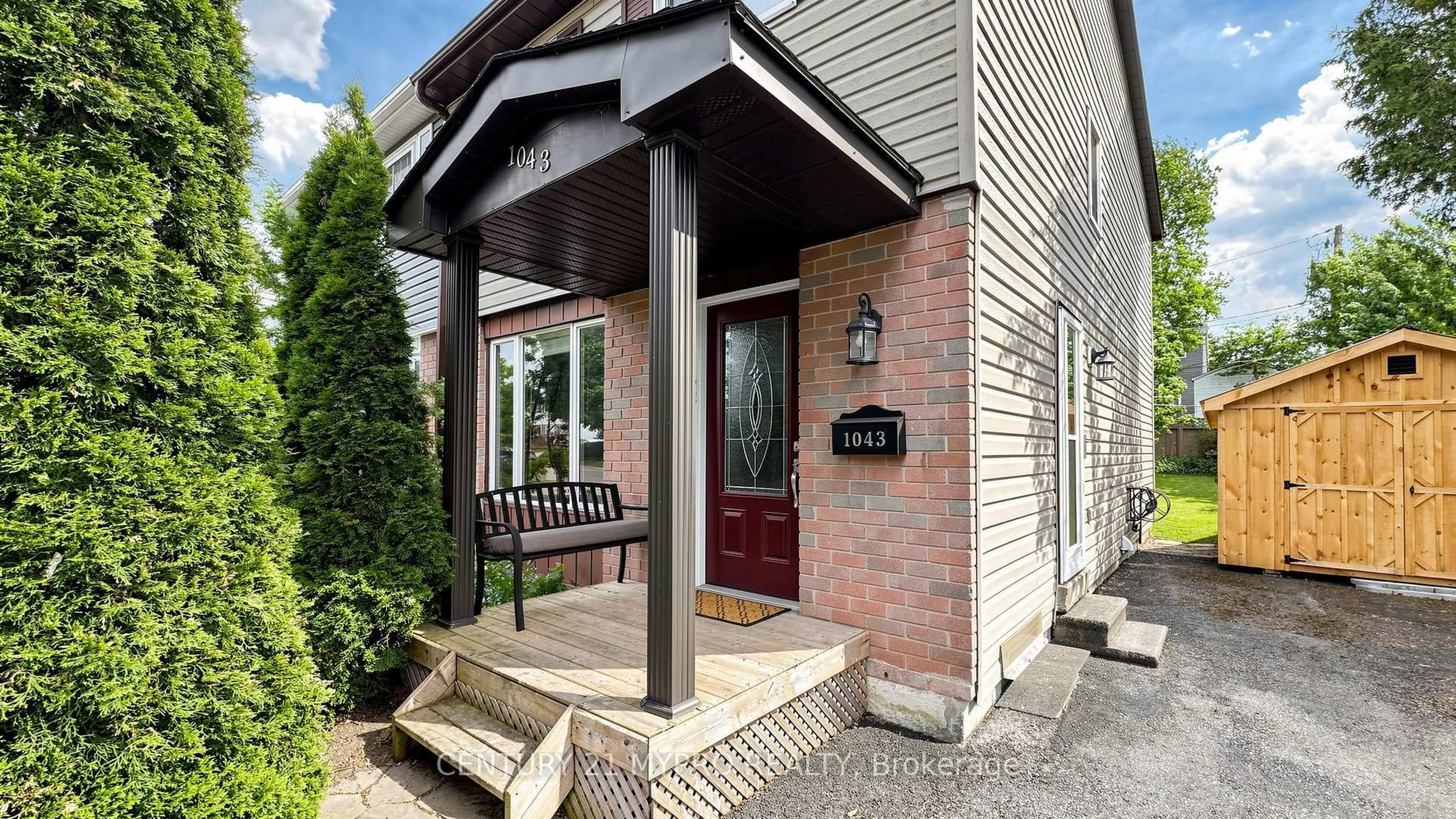 Home with brick exterior material, street for 1043 12TH St, Owen Sound Ontario N4K 5V4
