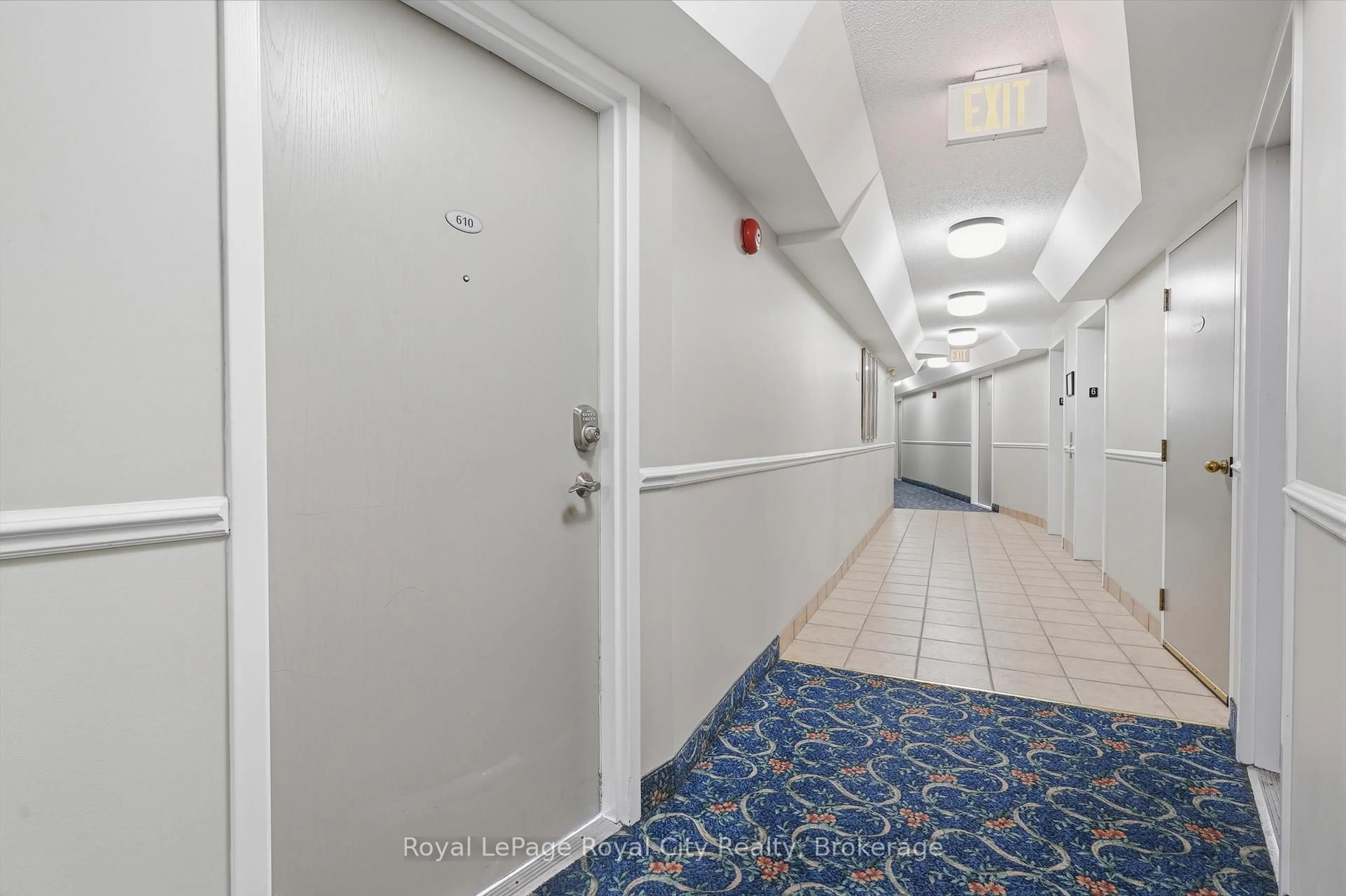 Indoor foyer for 107 Bagot St #610, Guelph Ontario N1H 8H5