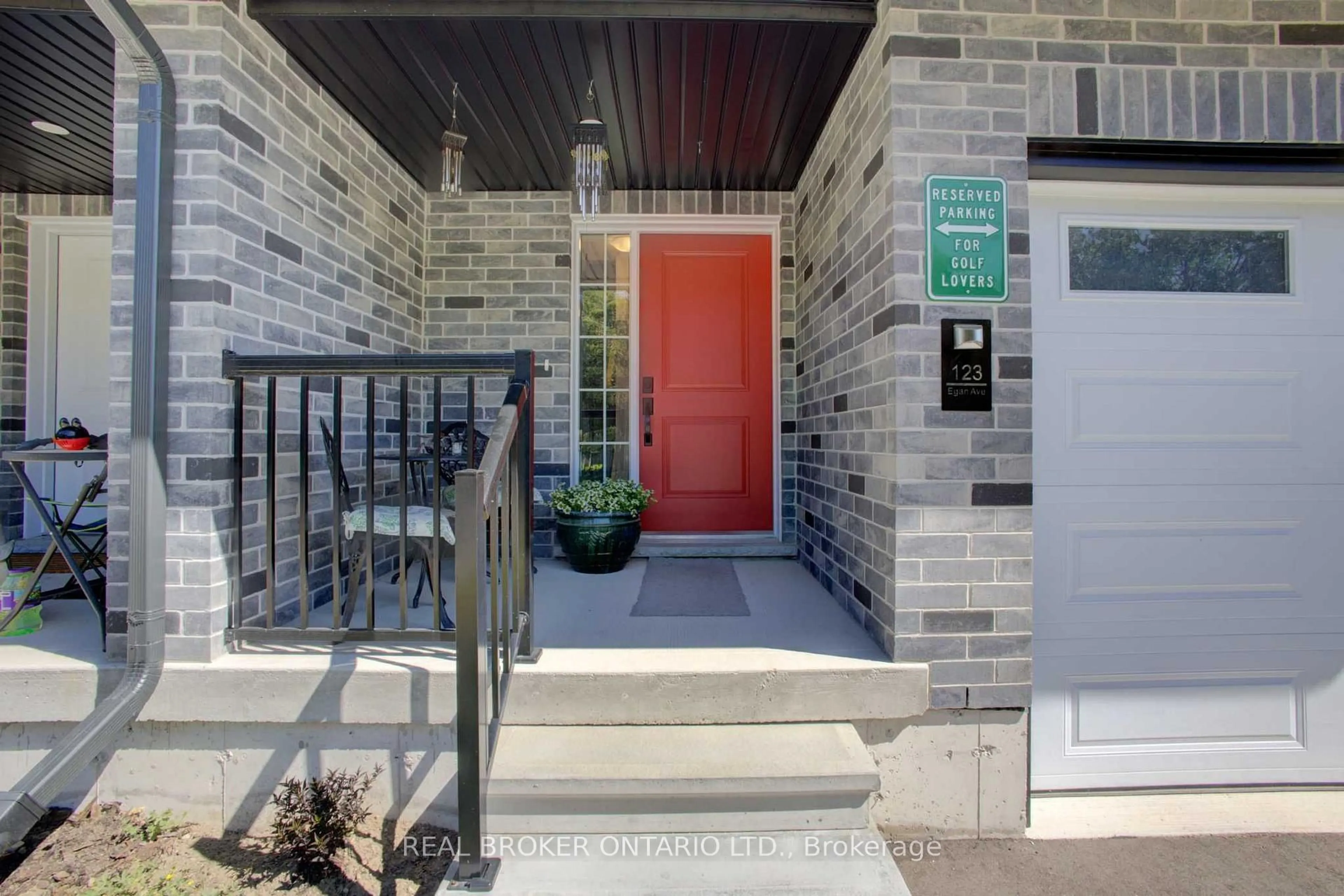 Indoor entryway for 123 Egan Ave, St. Marys Ontario N4X 0C4