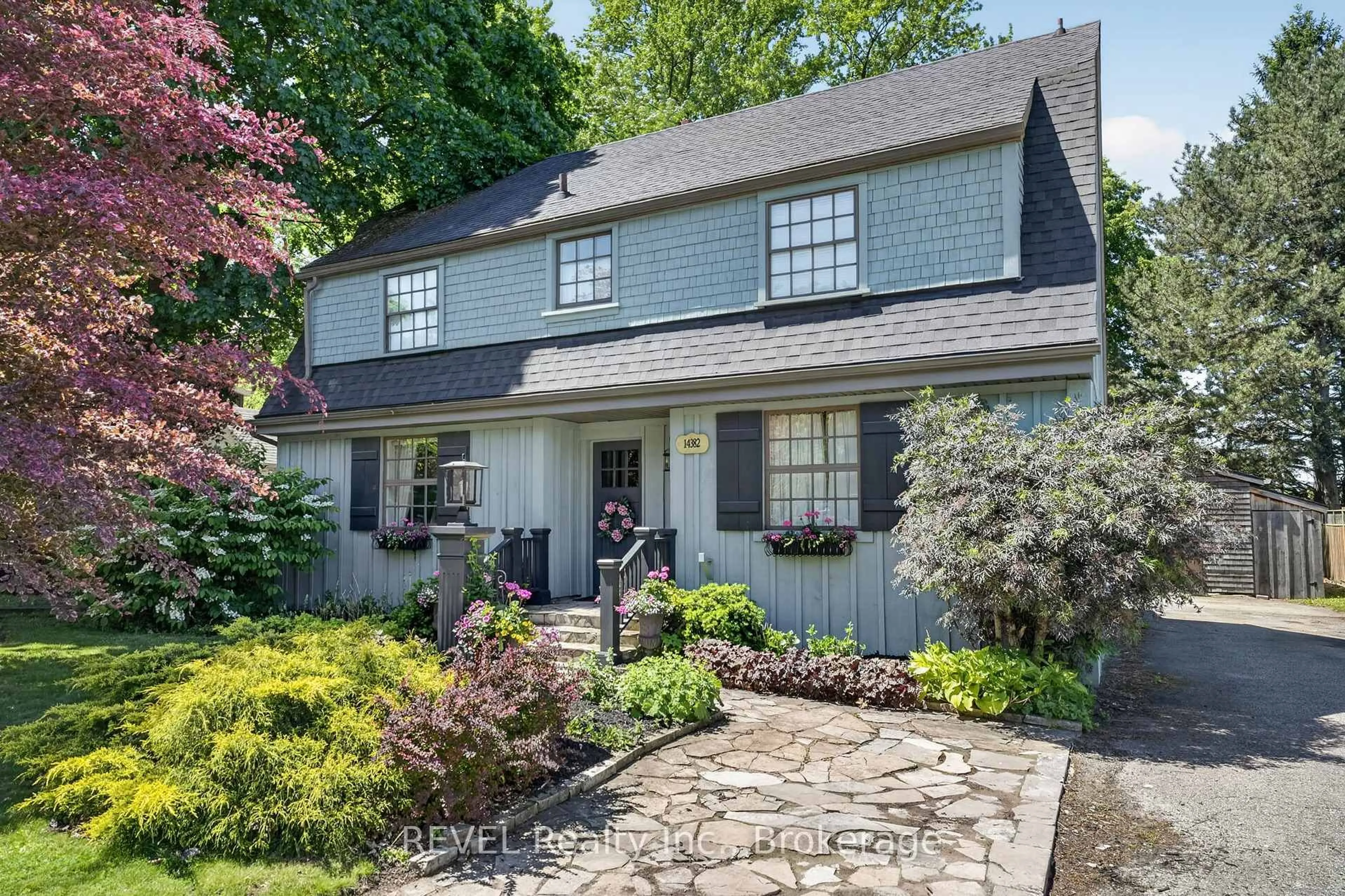 Home with brick exterior material, street for 14382 Niagara River Pkwy, Niagara-on-the-Lake Ontario L0S 1J0