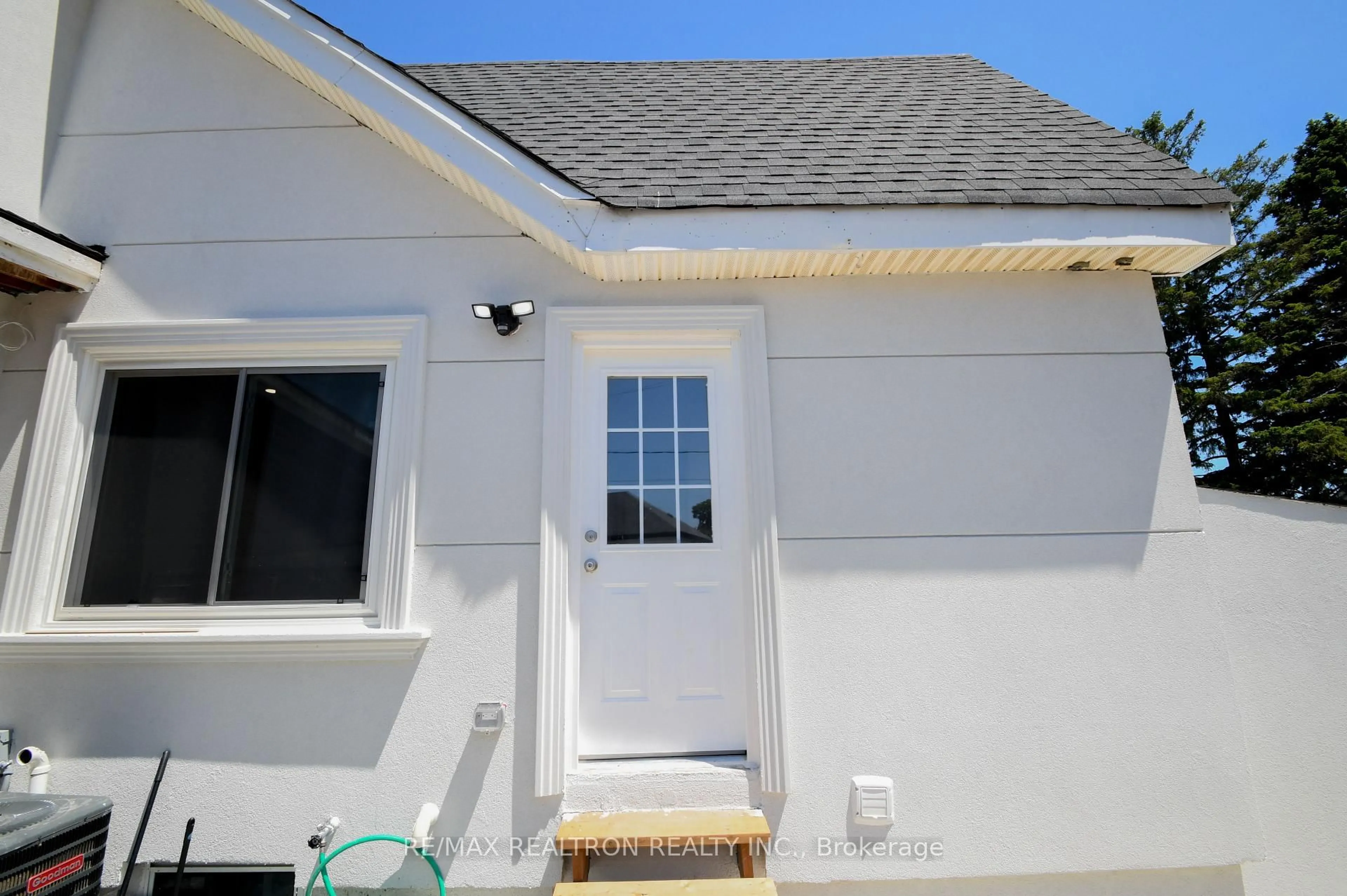 Home with vinyl exterior material, street for 110 Mintern Ave, Brantford Ontario N3S 1L3