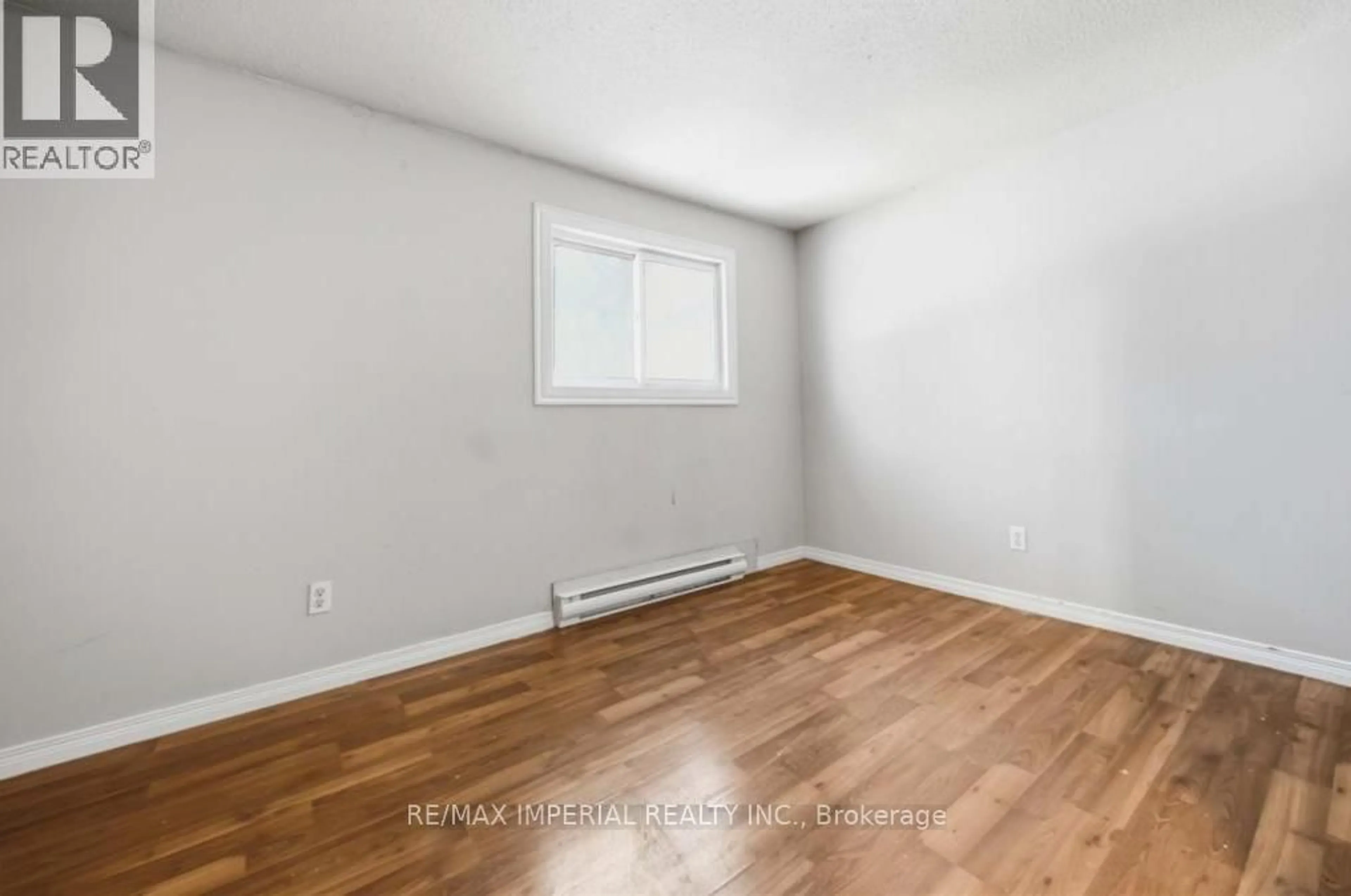 A pic of a room for 42 Hampton Ave #301, Sarnia Ontario N7S 4Z2