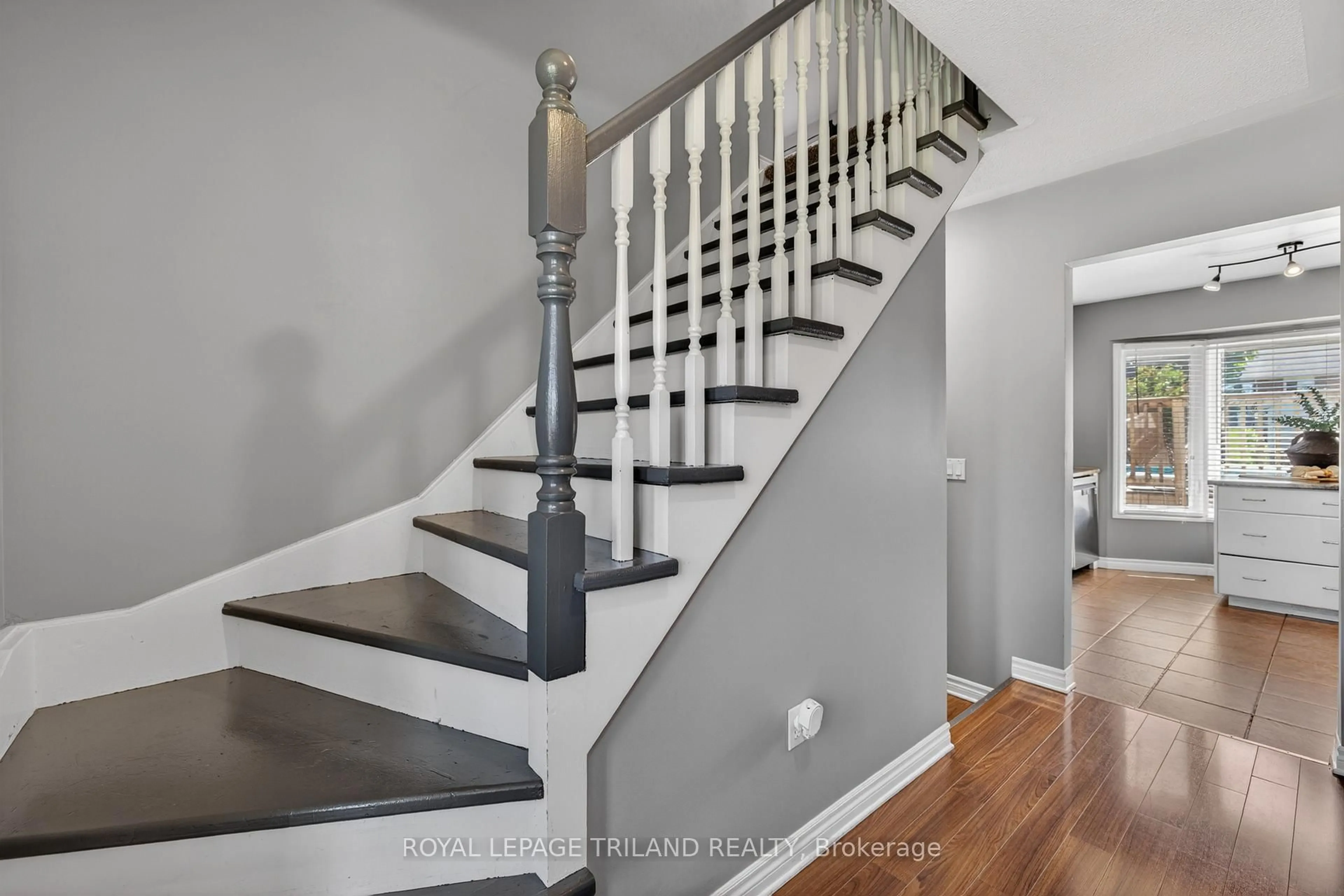 Stairs for 39 Hitch Cres, St. Thomas Ontario N5R 5X9