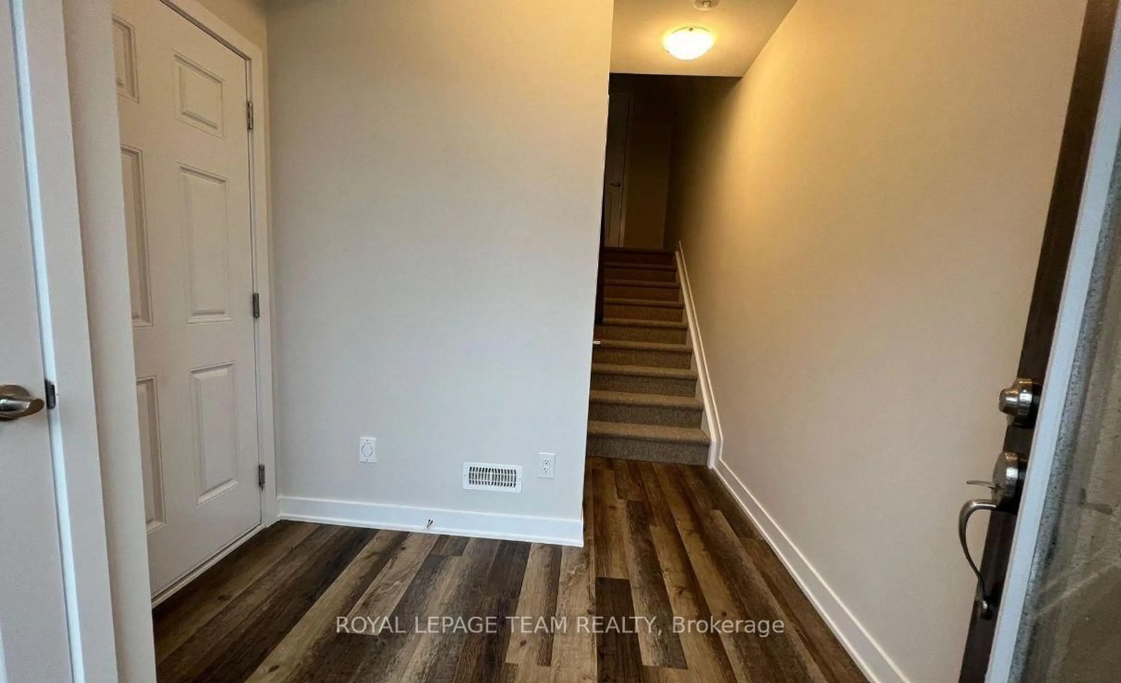 Indoor entryway for 204 Tussock Private, Ottawa Ontario K1X 0M8