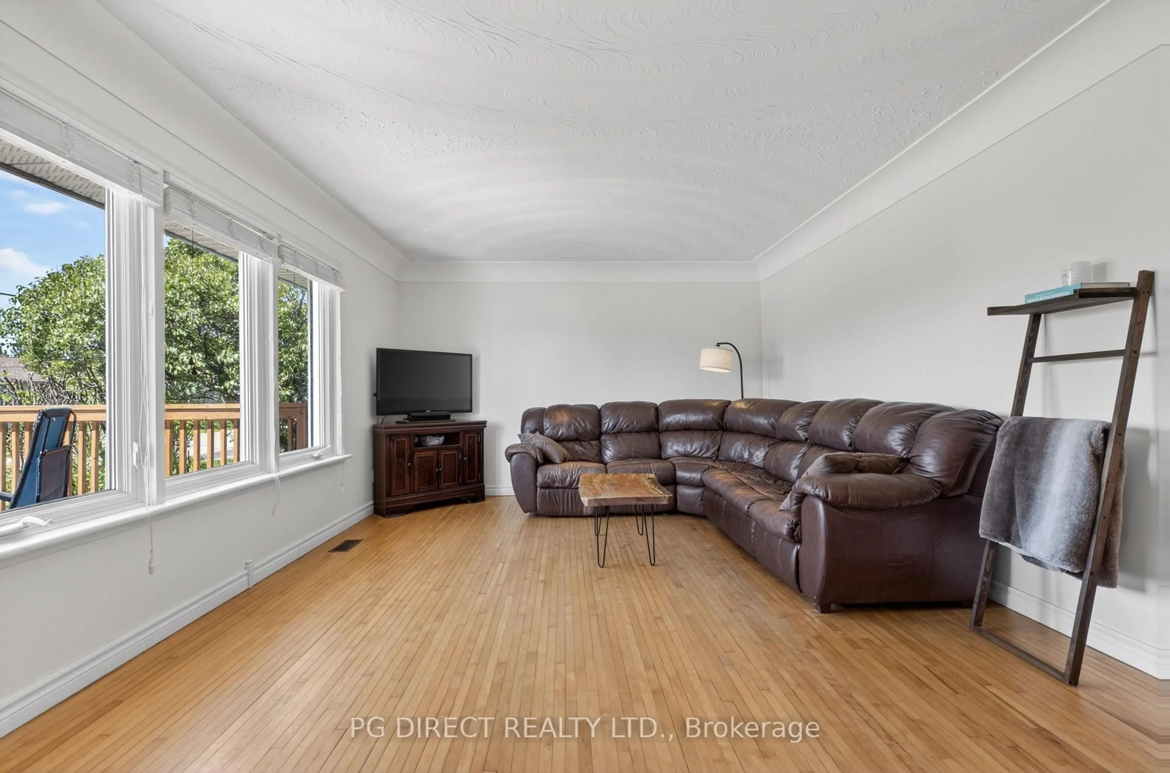 Living room with furniture, wood/laminate floor for 140 Blake Ave, Sault Ste Marie Ontario P6B 4Y1