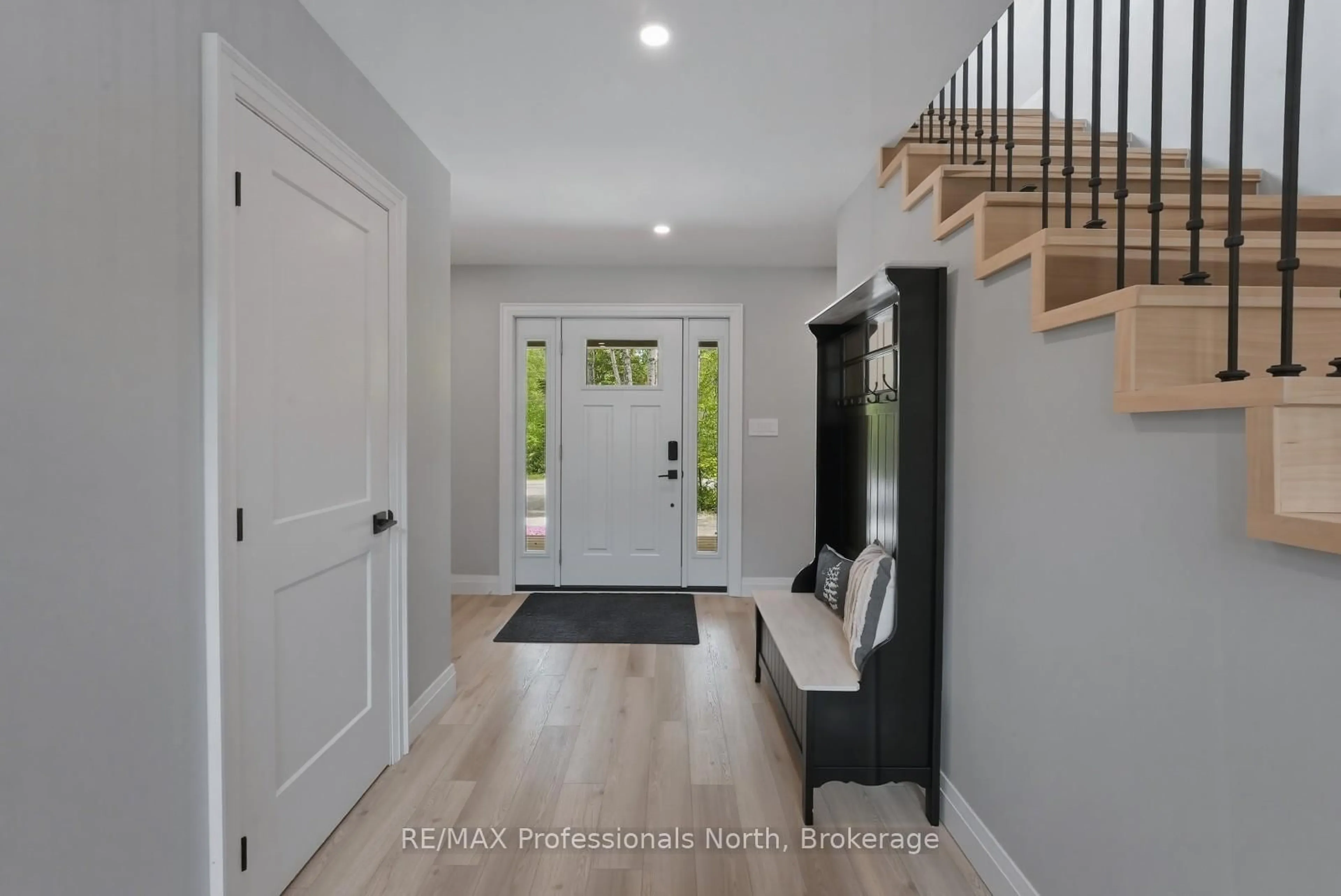 Indoor entryway for 1677 Hospitality Rd, Minden Hills Ontario K0M 2K0
