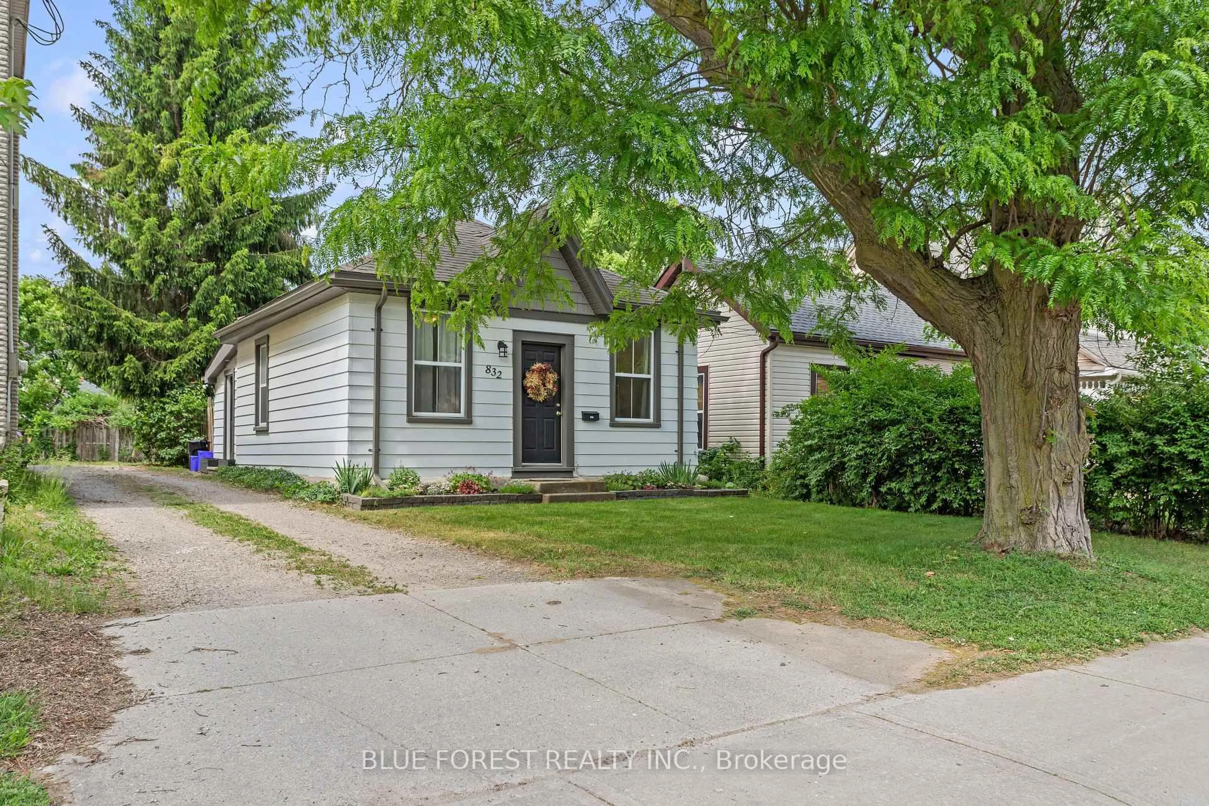 Unknown for 832 Queens Ave, London East Ontario N5W 3H6